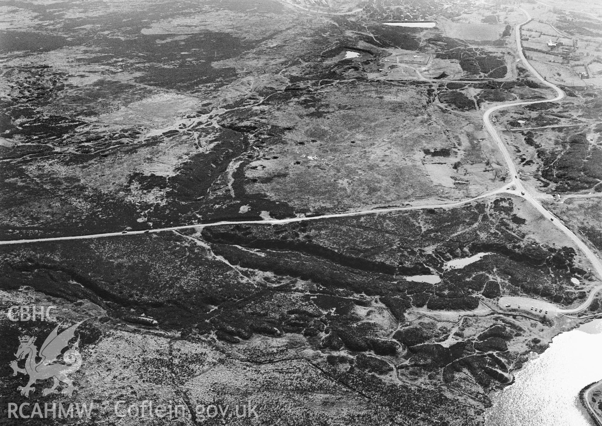 RCAHMW Black and white oblique aerial photograph of Pen-ffordd-goch Iron and Coal Workings, Blaenavon, taken on 15/03/1999 by Toby Driver