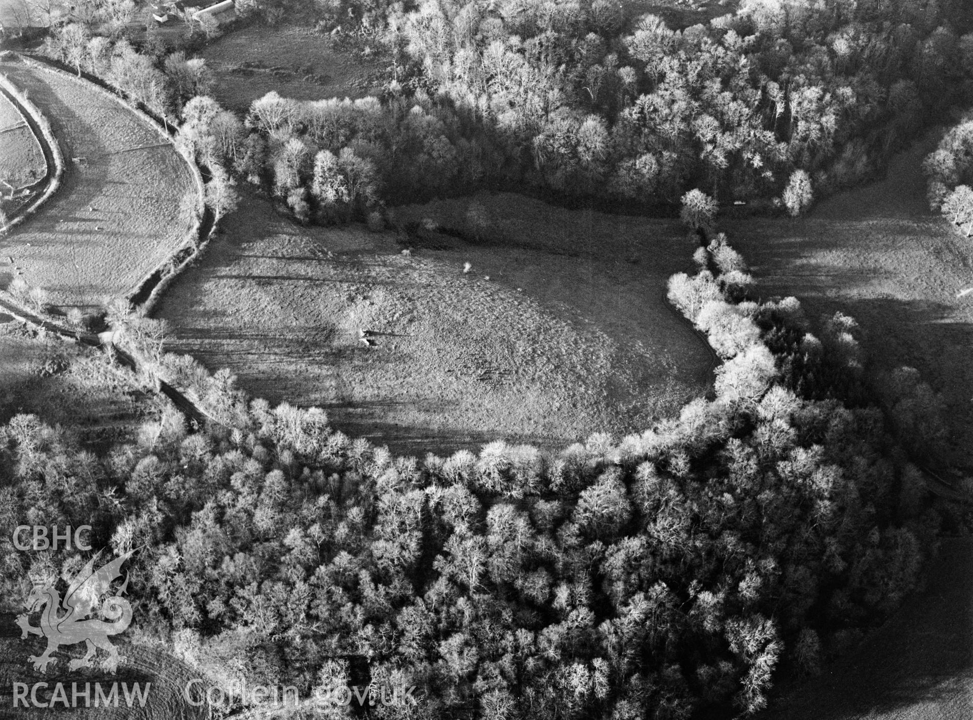 RCAHMW black and white oblique aerial photograph of Y Gaer, Beulah, taken 2002.