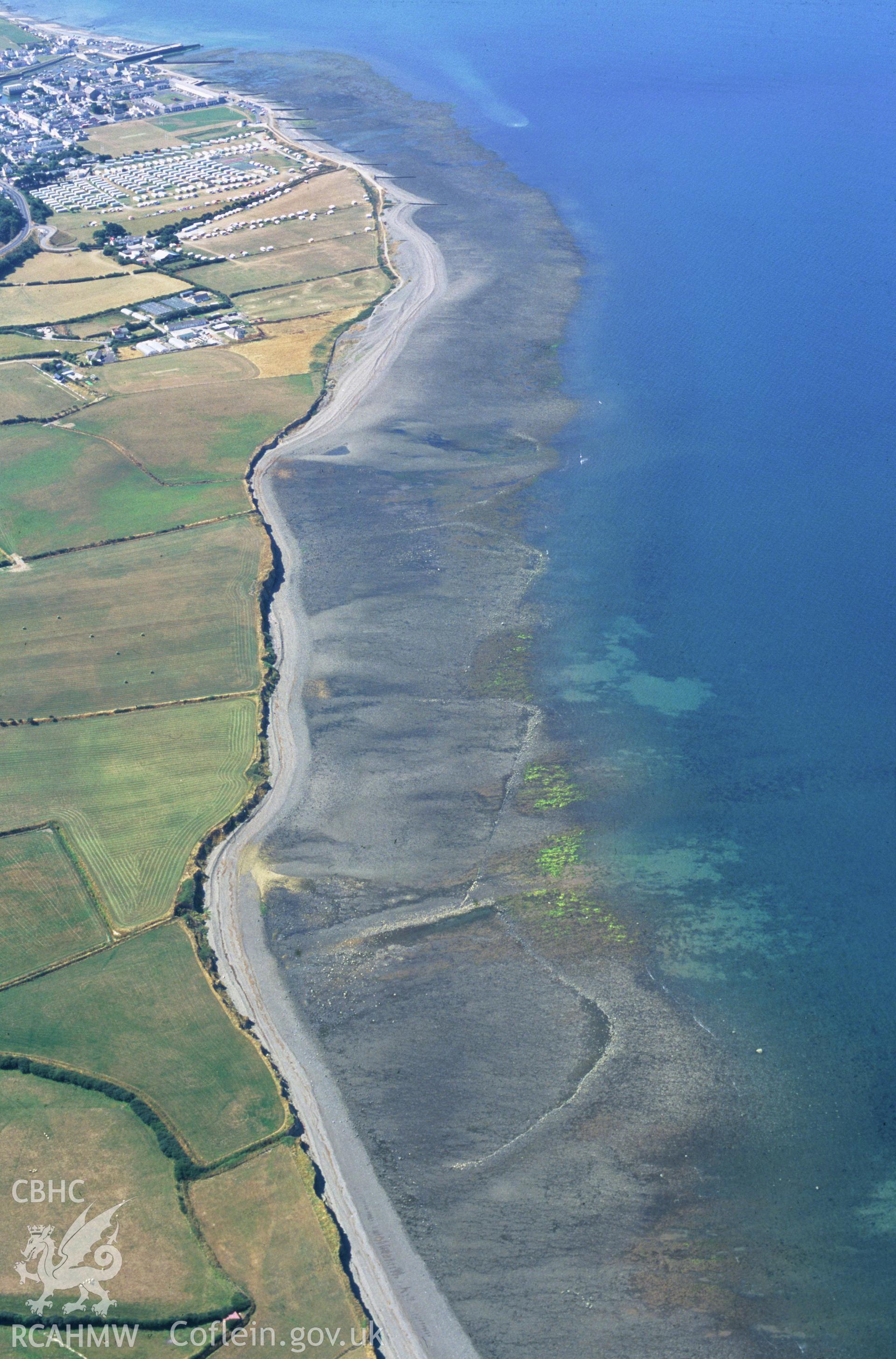 RCAHMW colour oblique aerial photograph of Aberarth, fish traps. Taken by C R Musson on 09/08/1995