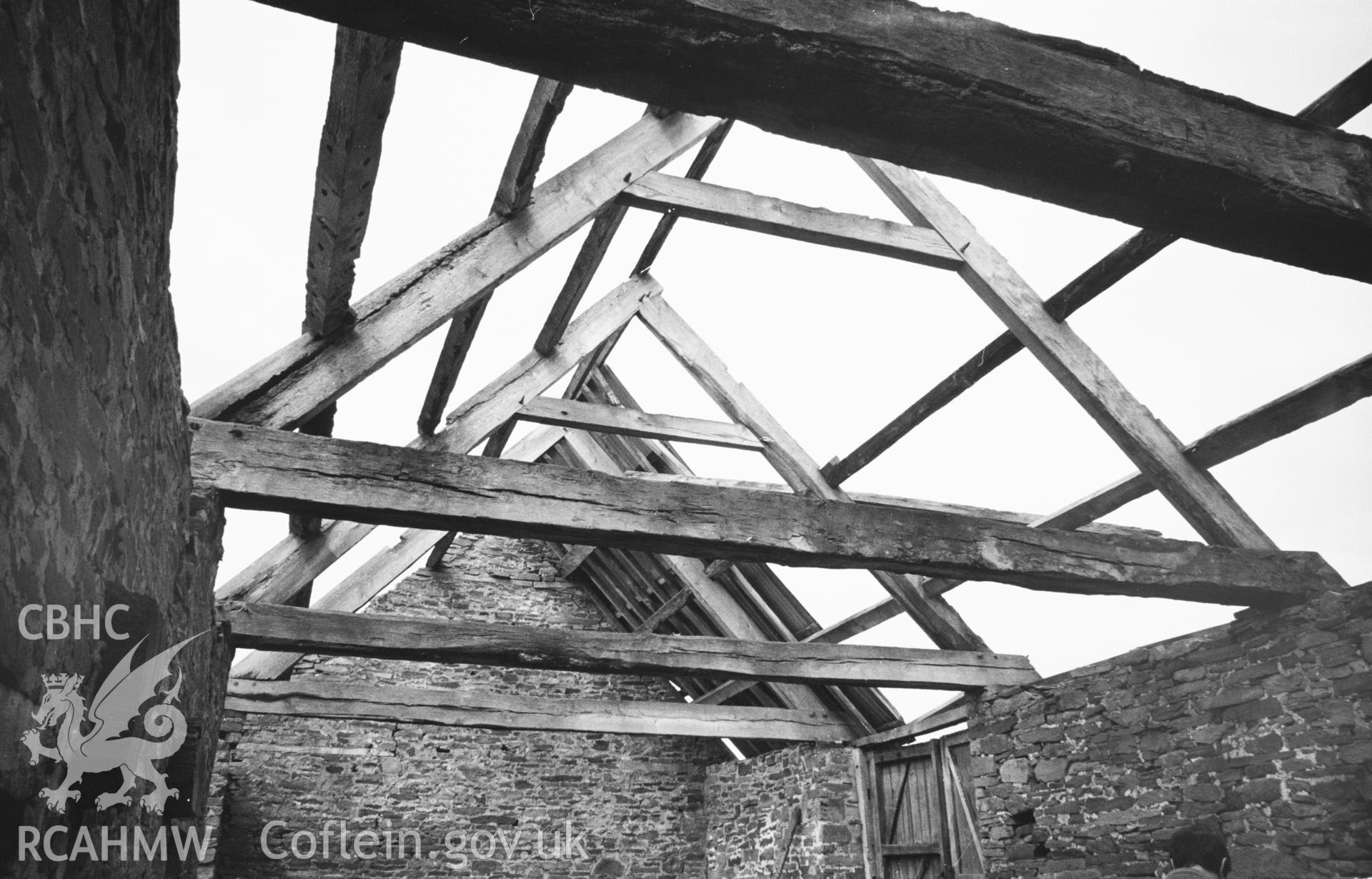 Trusses - looking West. NA/BR/94/029