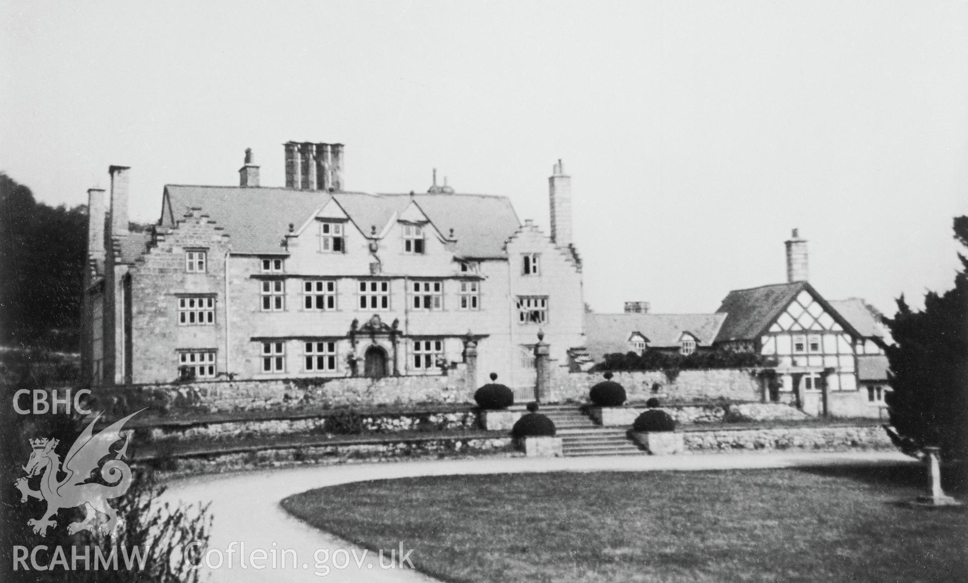 B&W post card print showing a general view of Llwyn-Ynn Hall, Llanfair Dyffryn Clwyd.  Negative held.