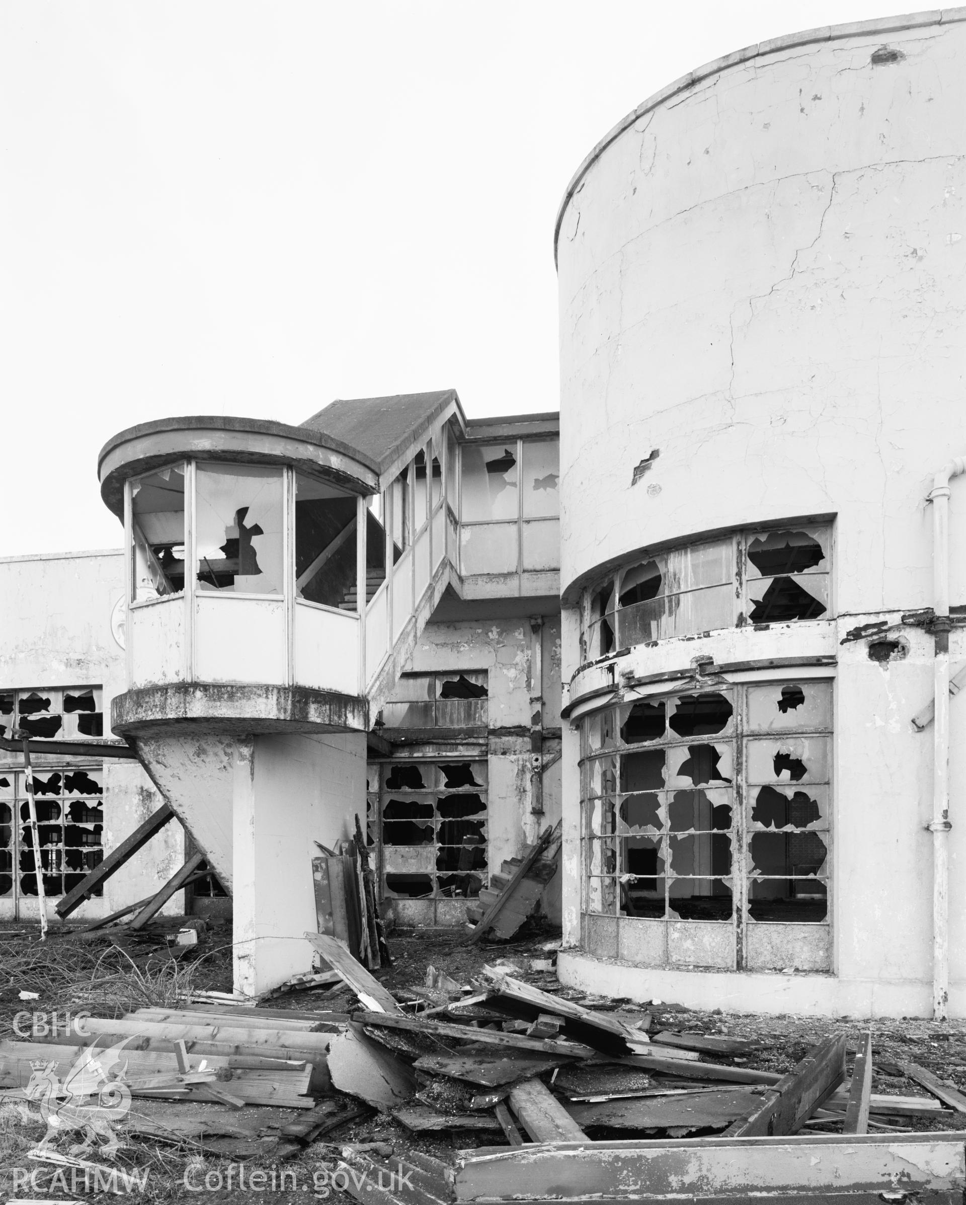 Stair turret and 'Britannia' Lounge - curved end.