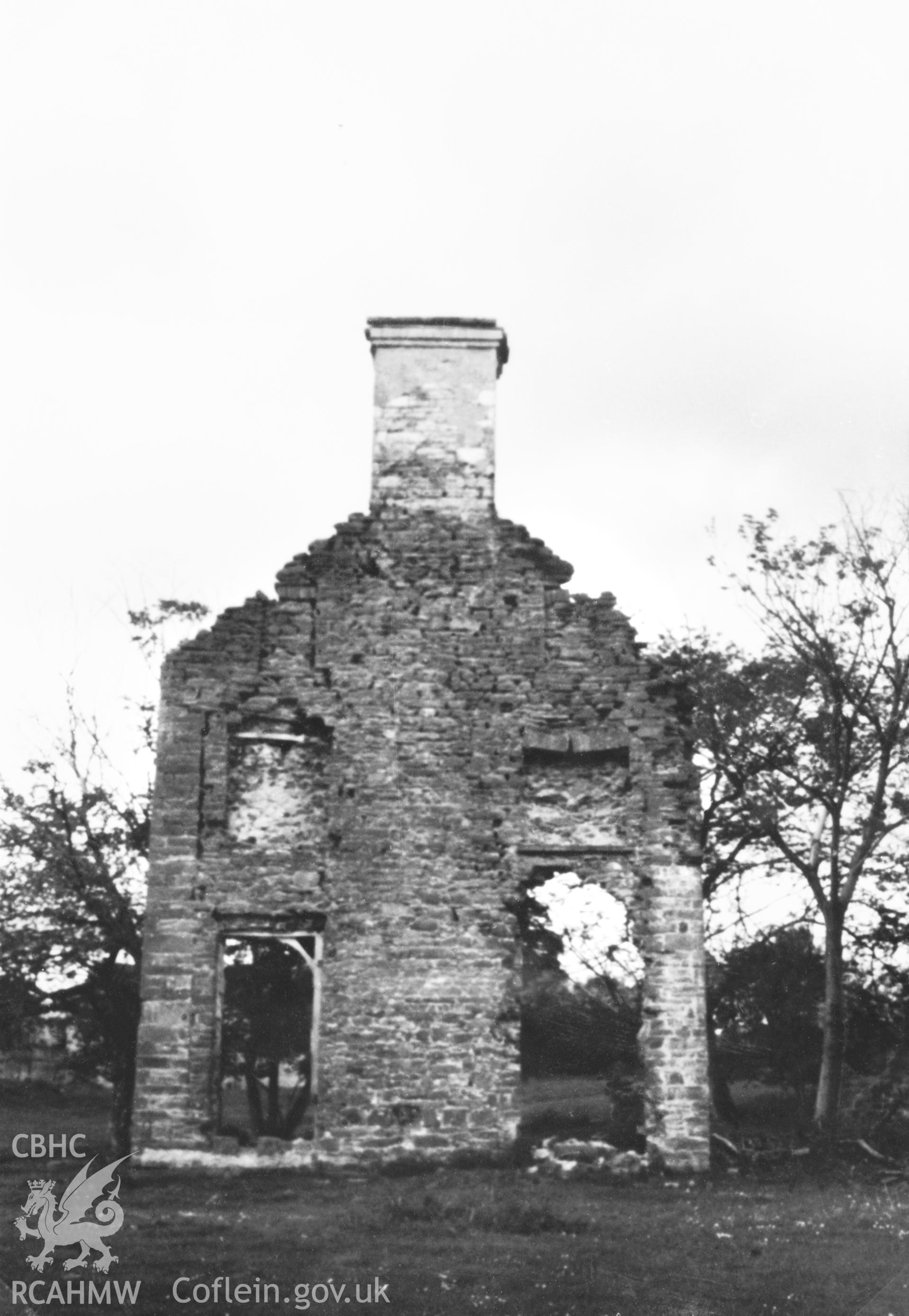 Copy of b/w photo of the old wing, Llwynwormwood, copied from original loaned by Thomas Lloyd. Copy negative held.