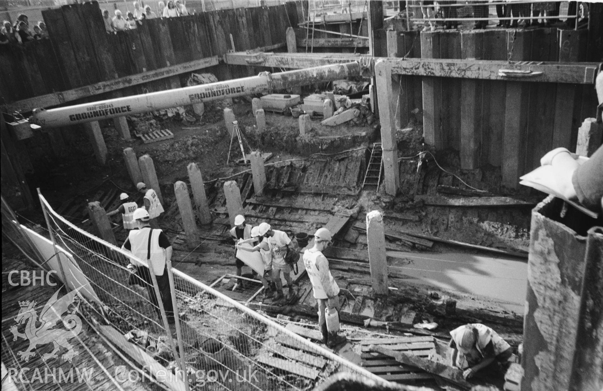 Excavation - general view, showing cofferdam.