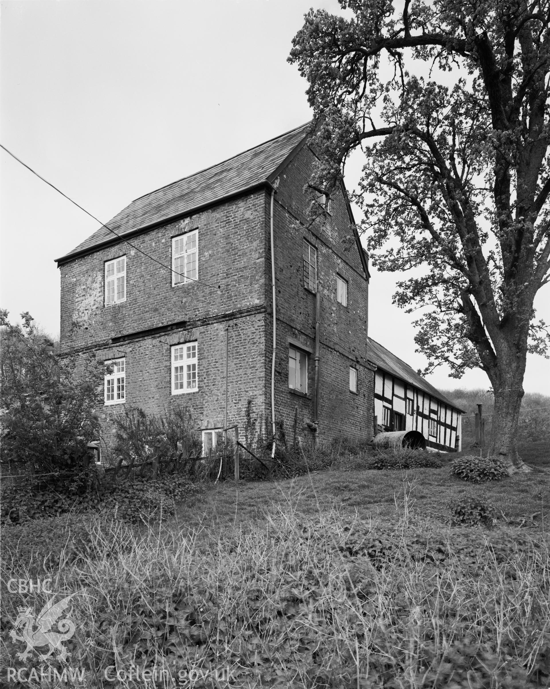 Exterior. NA/GEN/98/046