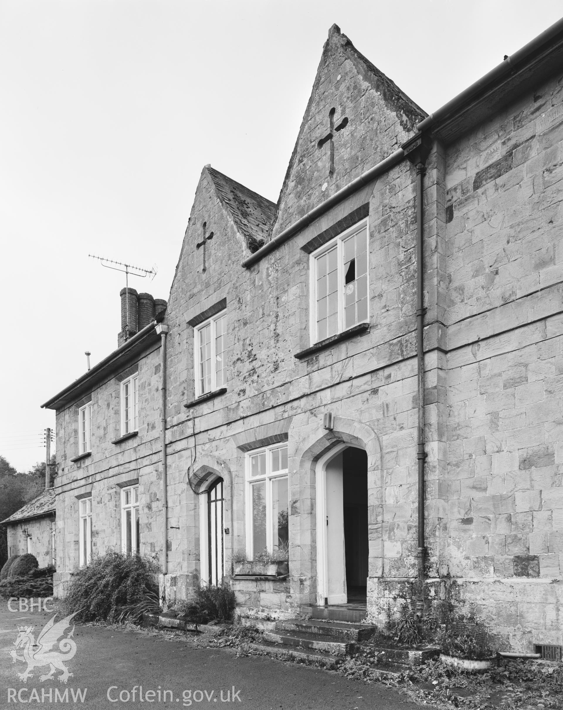 Exterior, entrance - front. NA/GEN/98/006