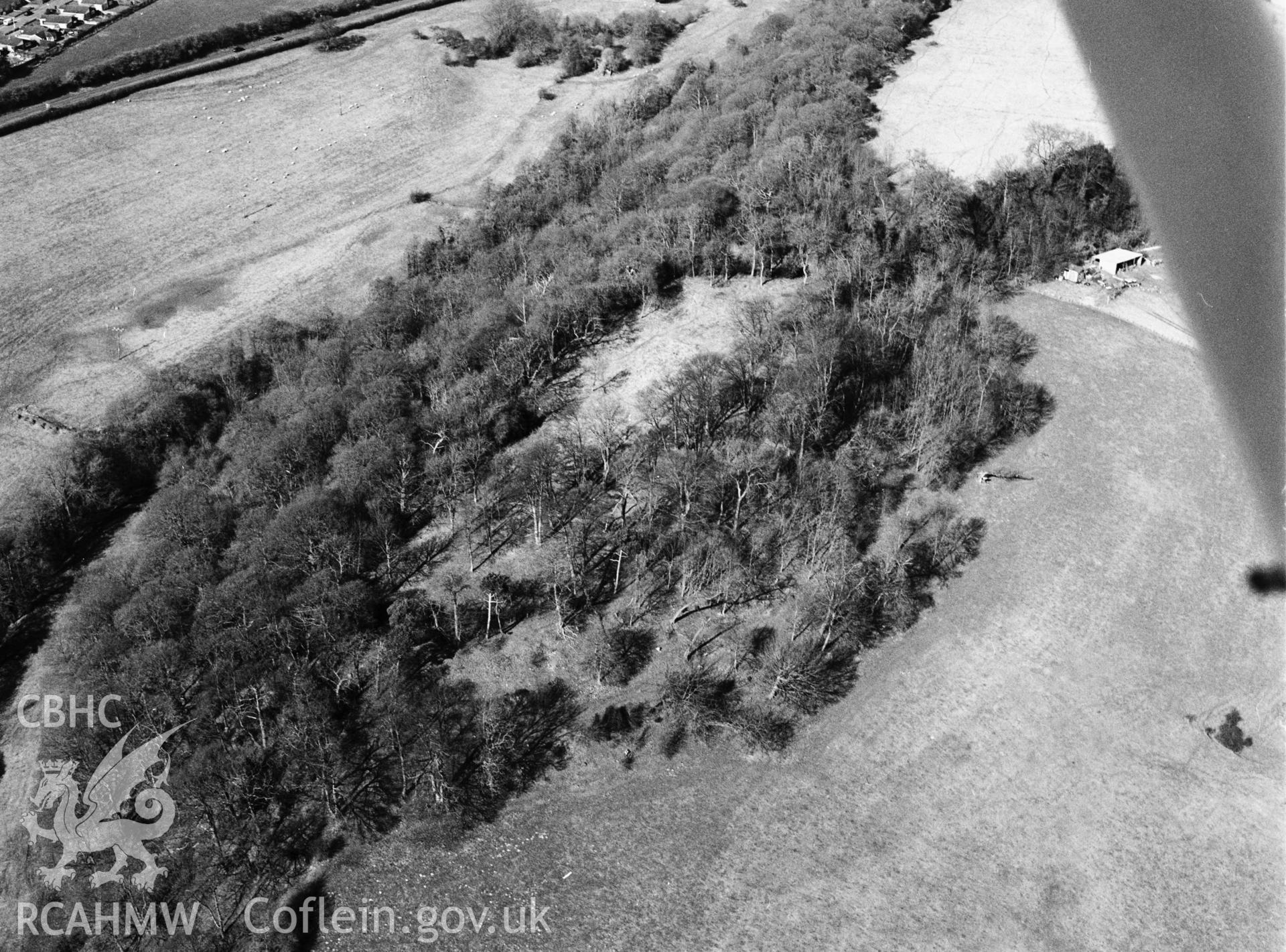 RCAHMW black and white oblique aerial photograph of Bryn Alyn Camp, hillfort. Taken by Toby Driver on 14/03/2003