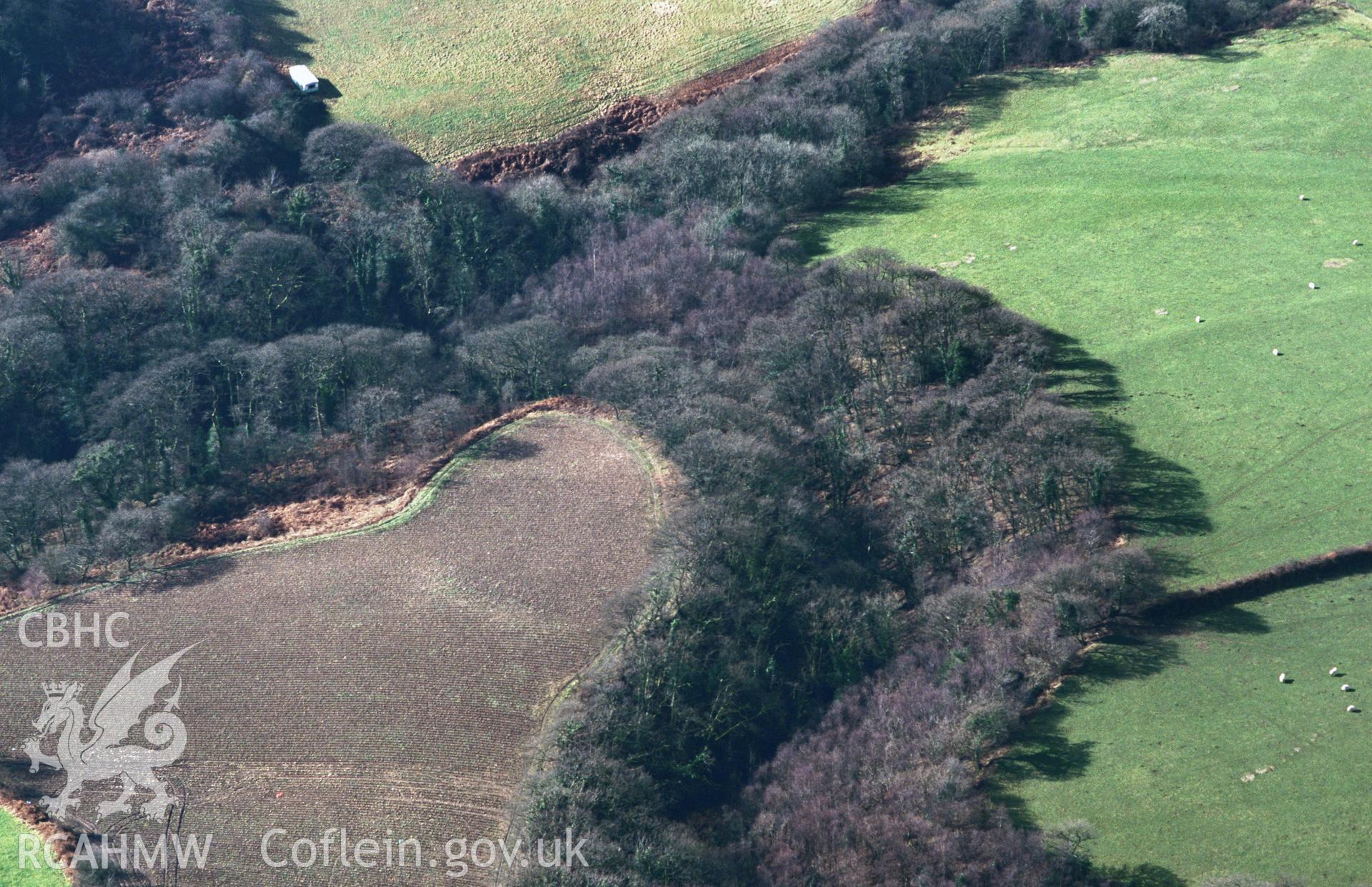 RCAHMW colour slide oblique aerial photograph of Cencoed Promontory Fort, Cefn Sidan, taken by C.R.Musson on the 15/02/1997