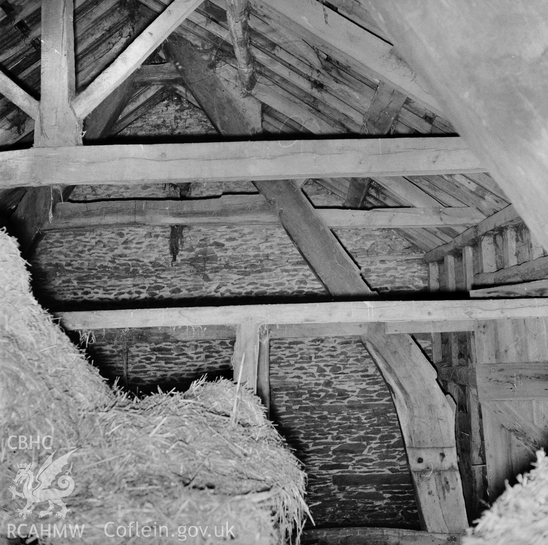 Cruck-framed former barn - Interior showing timber detail