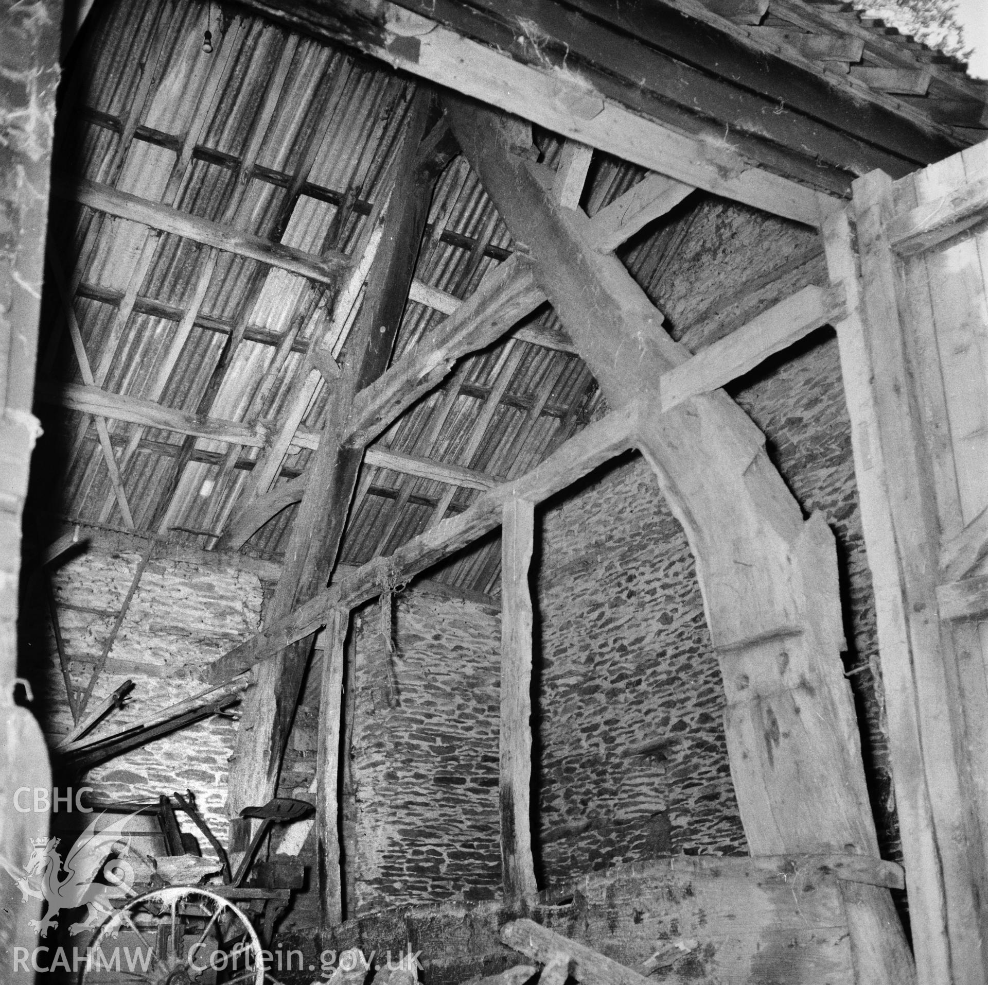 Cruck-framed former barn - Interior showing timber detail