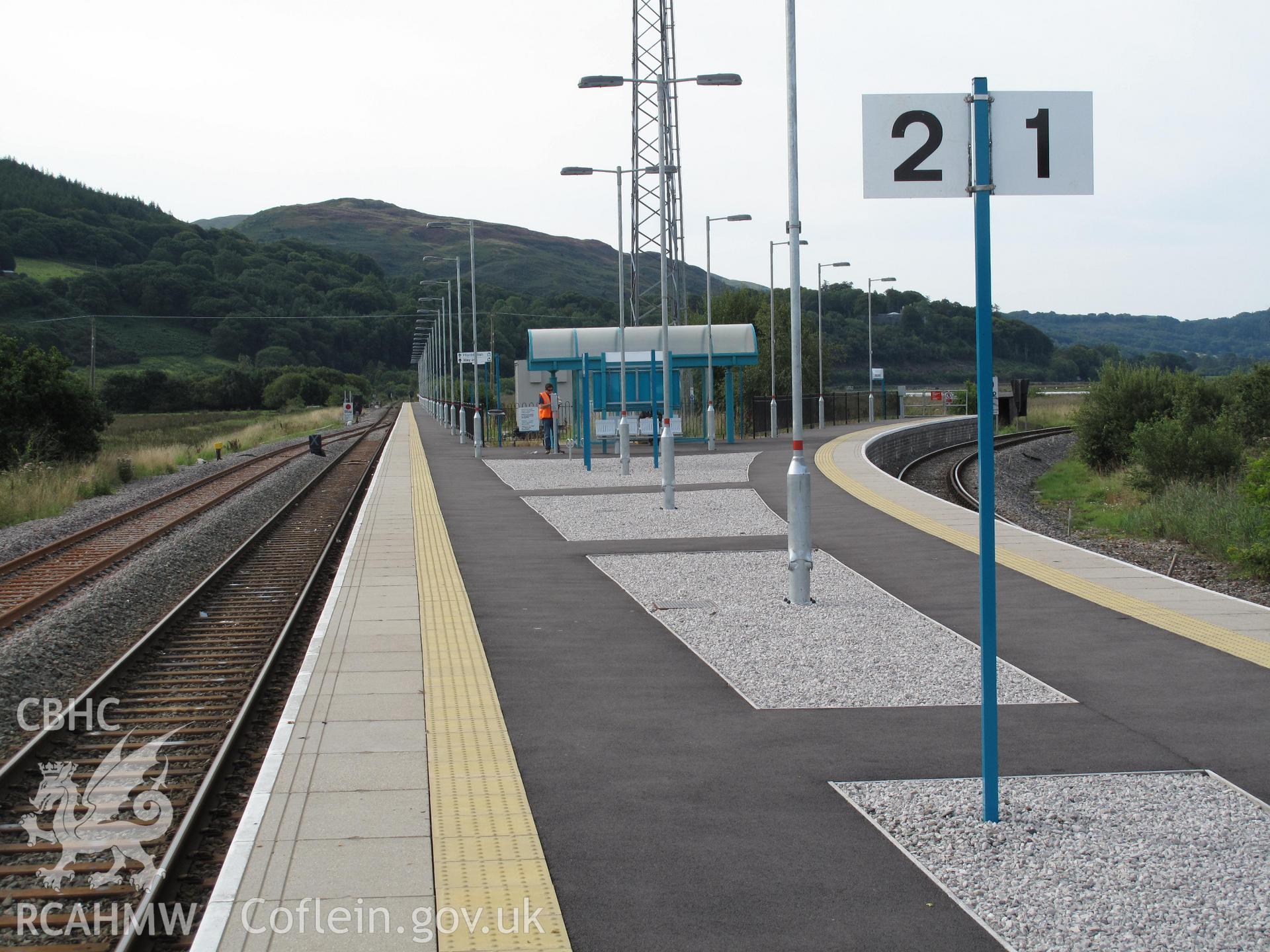 Dovey Junction Station from the north (Aberystwyth line to left, Pwllheli line to right), taken by Brian Malaws on 27 August 2010.