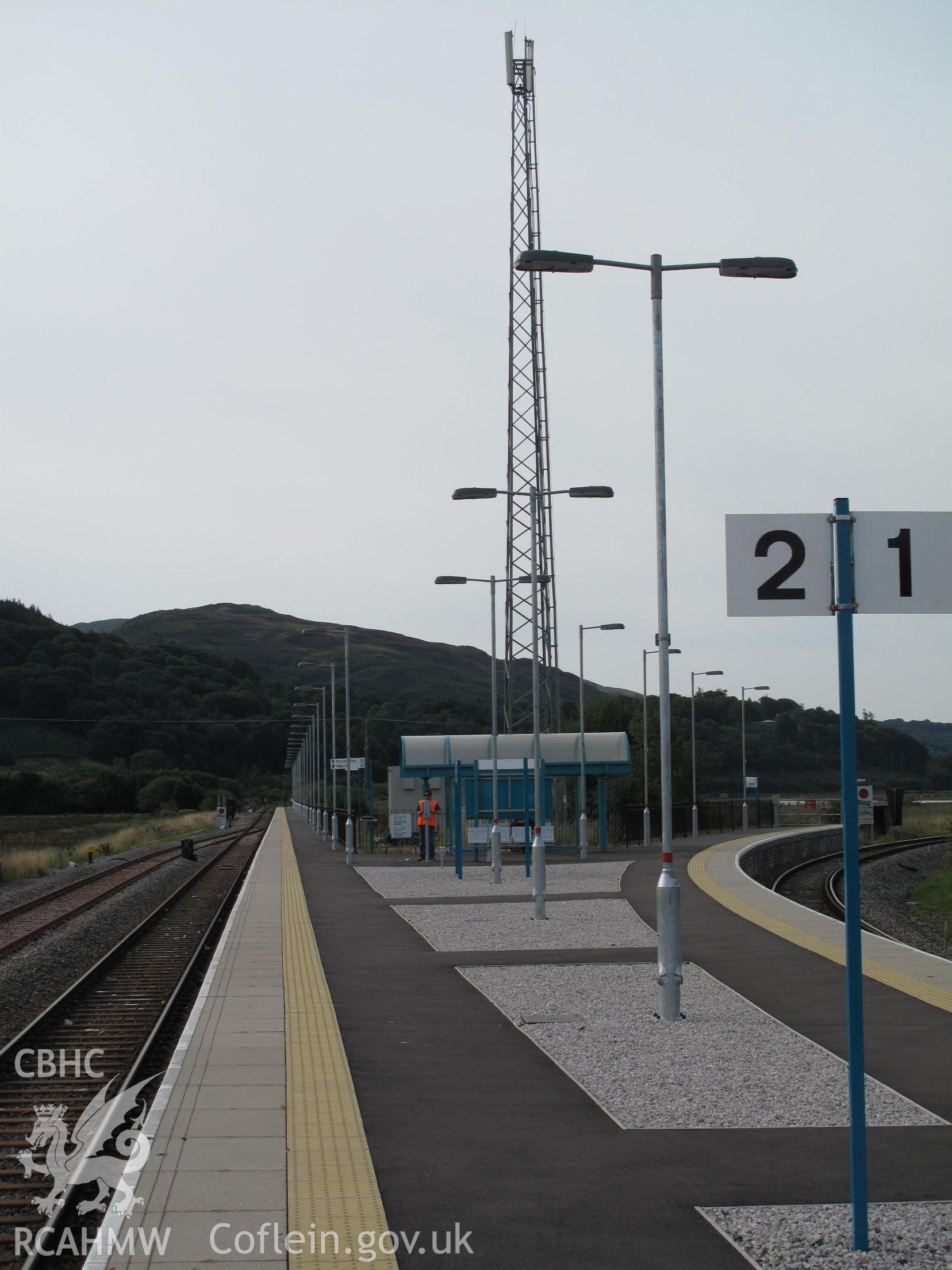 Dovey Junction Station from the north (Aberystwyth line to left, Pwllheli line to right), taken by Brian Malaws on 27 August 2010.
