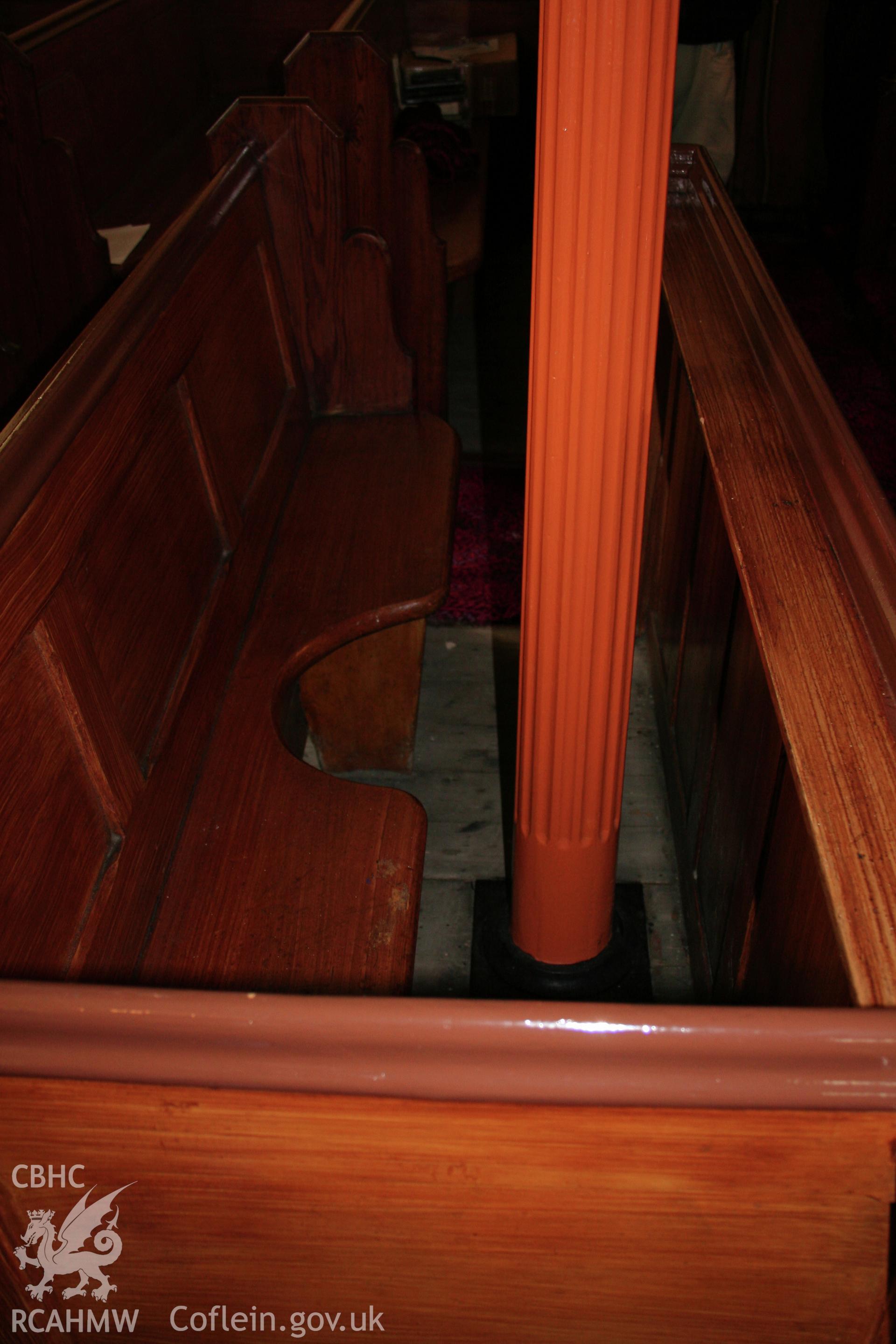 Internal, column detail