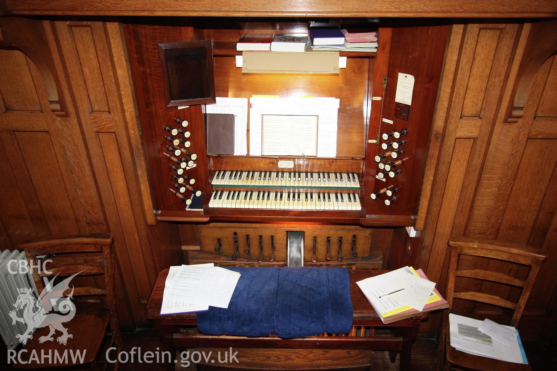 Interior, organ