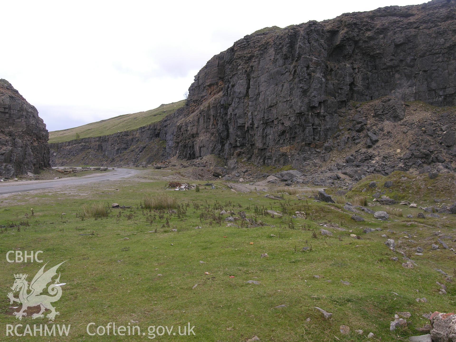 Digital colour photograph of Cwar yr Hendre quarry face VII taken on 08/10/2006 by R.A. Hayman during th Cefn yr Ystrad Upland Survey undertaken by Hayman and Horton.