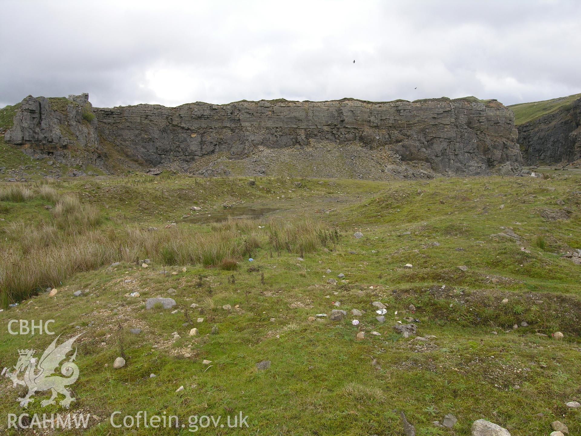 Digital colour photograph of Cwar yr Hendre quarry face VI taken on 28/09/2006 by R.A. Hayman during th Cefn yr Ystrad Upland Survey undertaken by Hayman and Horton.