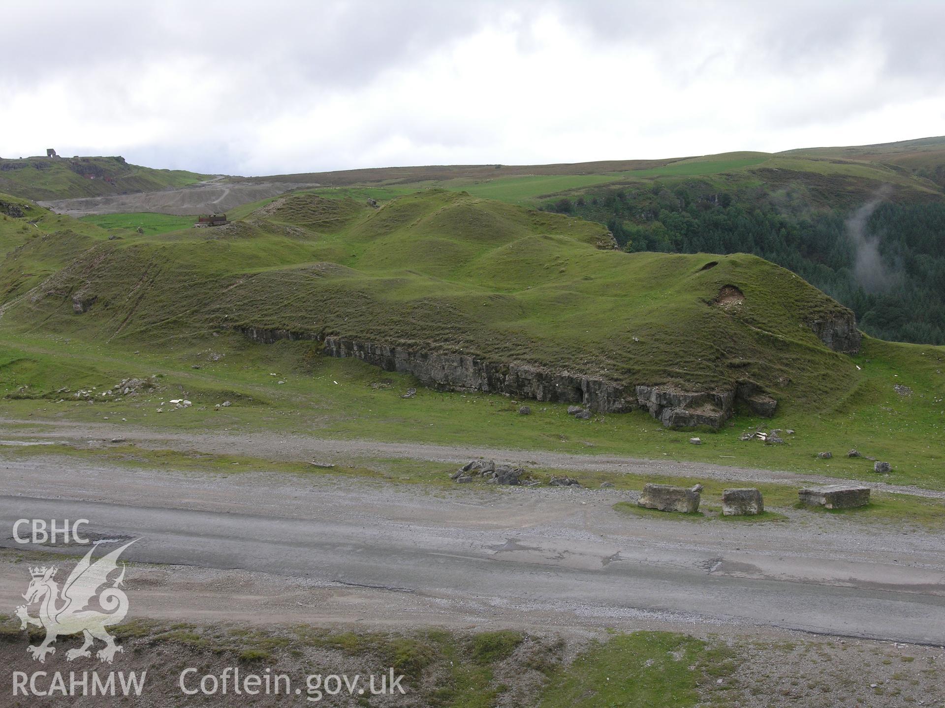 Digital colour photograph of Cwar yr Hendre quarry face V taken on 28/09/2006 by R.A. Hayman during th Cefn yr Ystrad Upland Survey undertaken by Hayman and Horton.