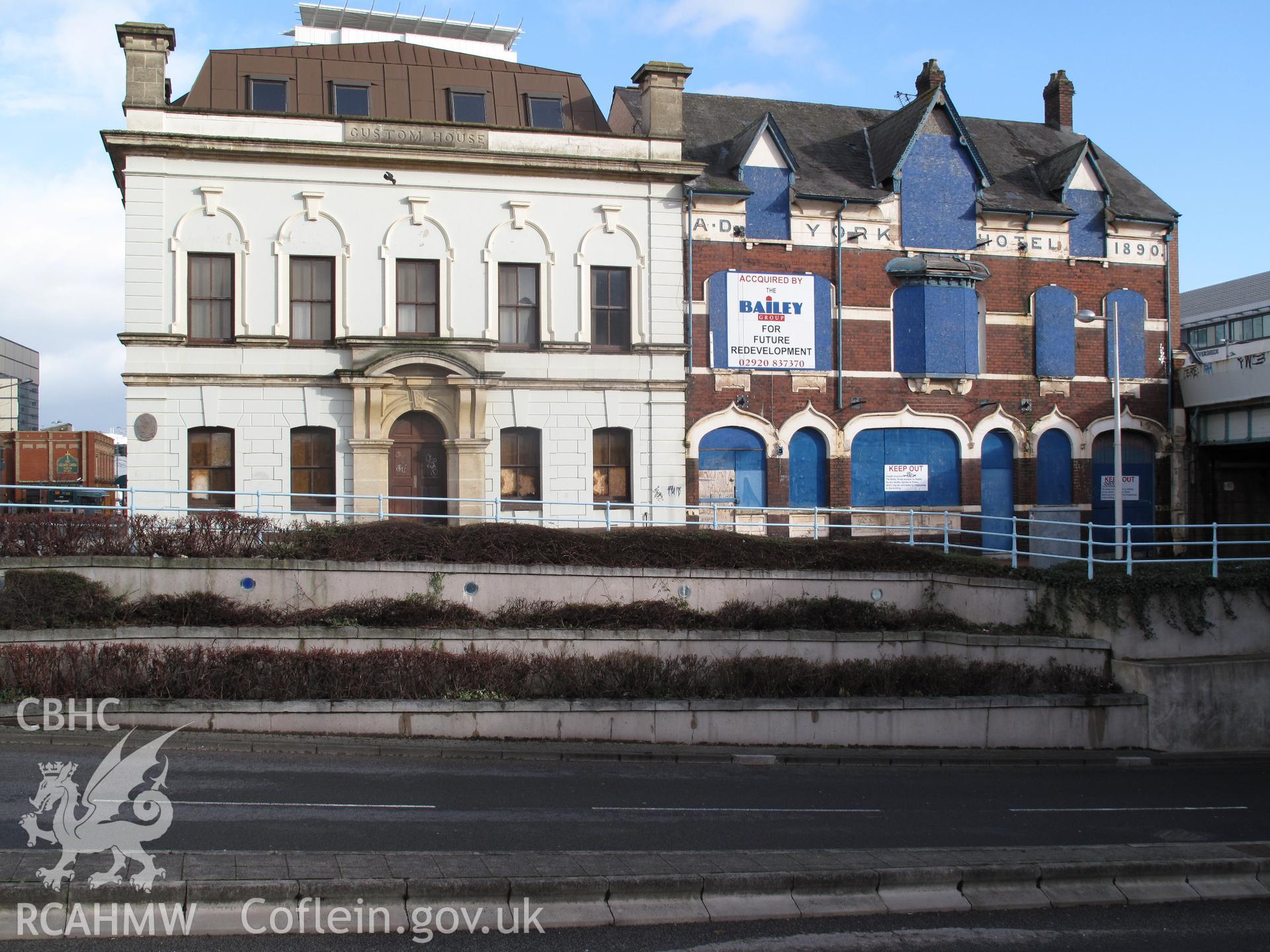 Custom House and York Hotel, Cardiff, from the west, taken by Brian Malaws on 16 November 2009.