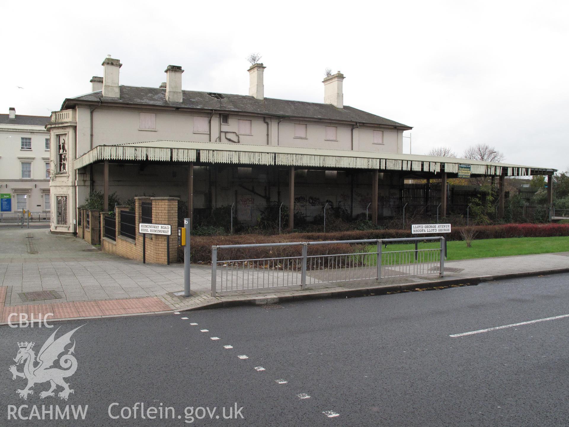 Bute Street Station, Cardiff, from the east, taken by Brian Malaws on 16 November 2009.
