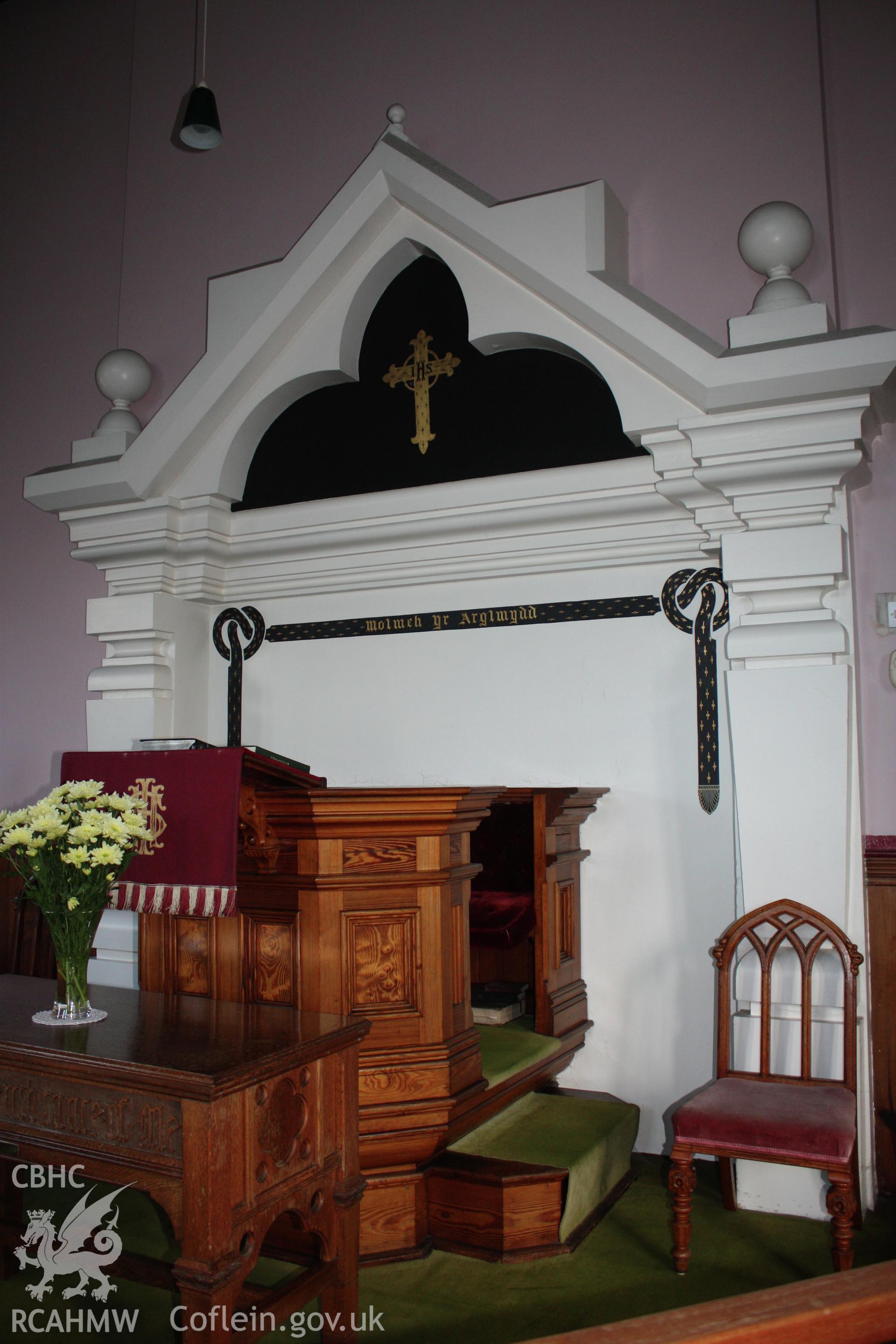Internal, pulpit & aedicule