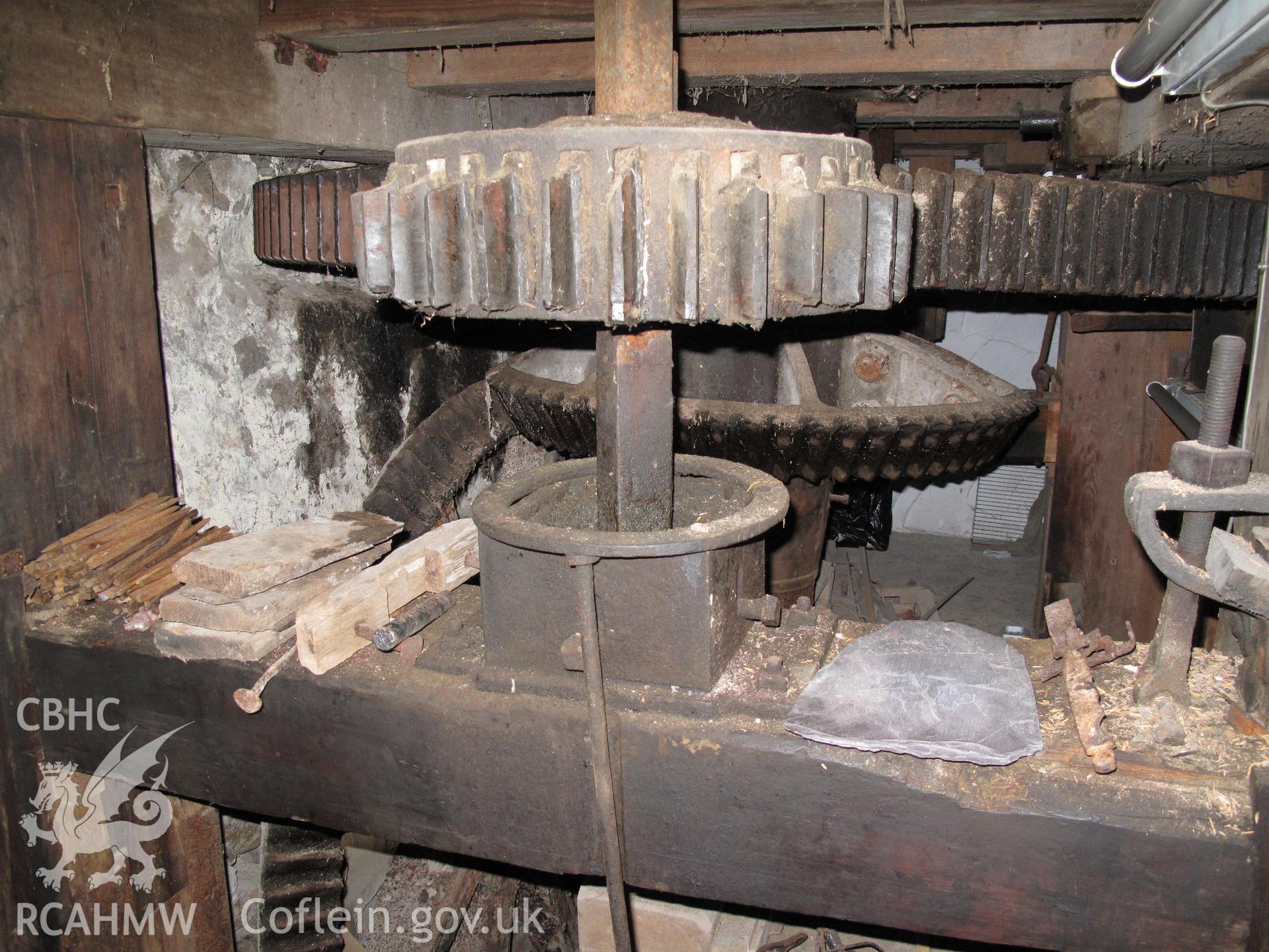 Stone nut and drive, Rhyd-hir Corn Mill, taken by Brian Malaws on 16 October 2010.