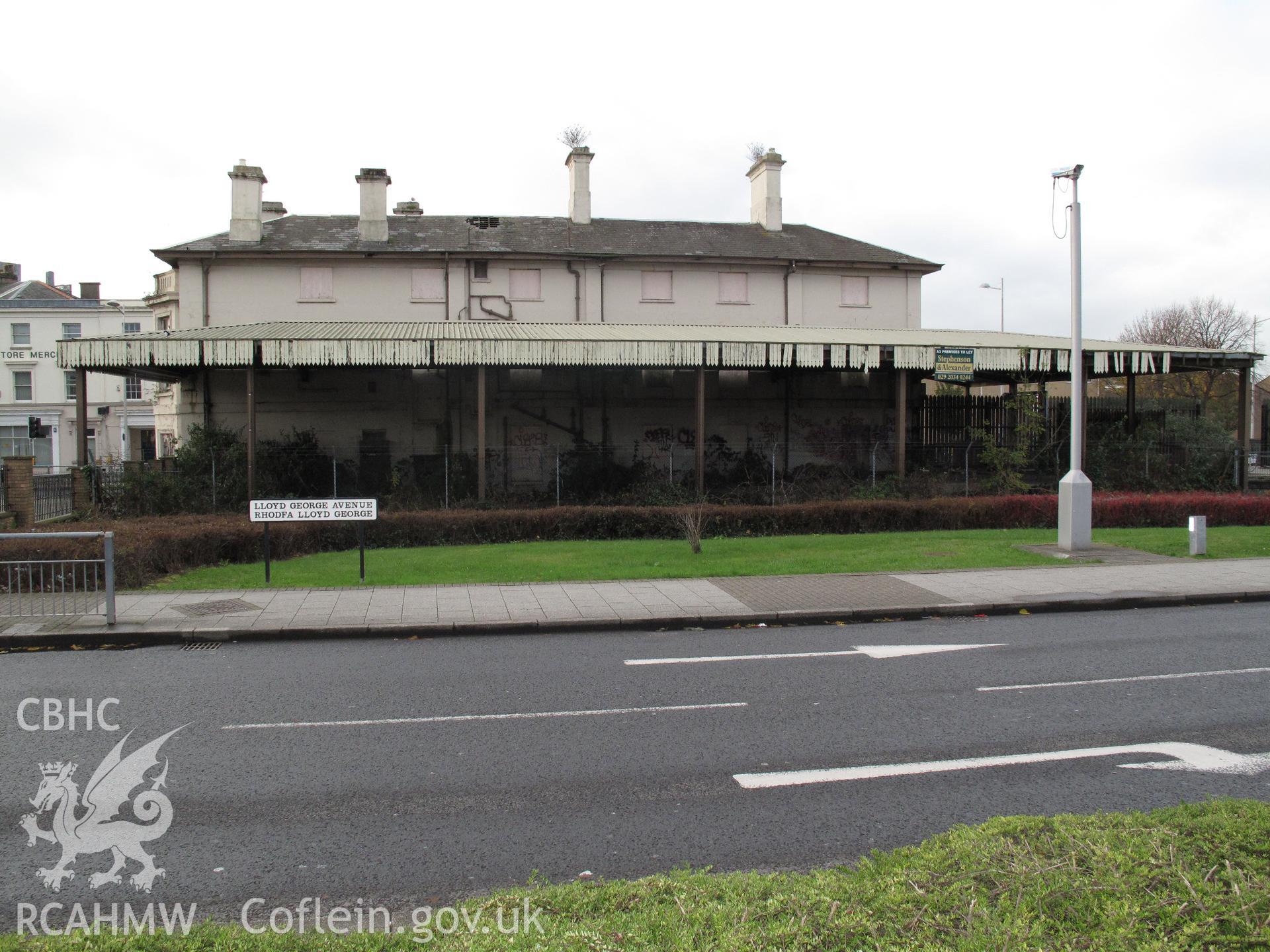 Bute Street Station, Cardiff, from the east, taken by Brian Malaws on 16 November 2009.