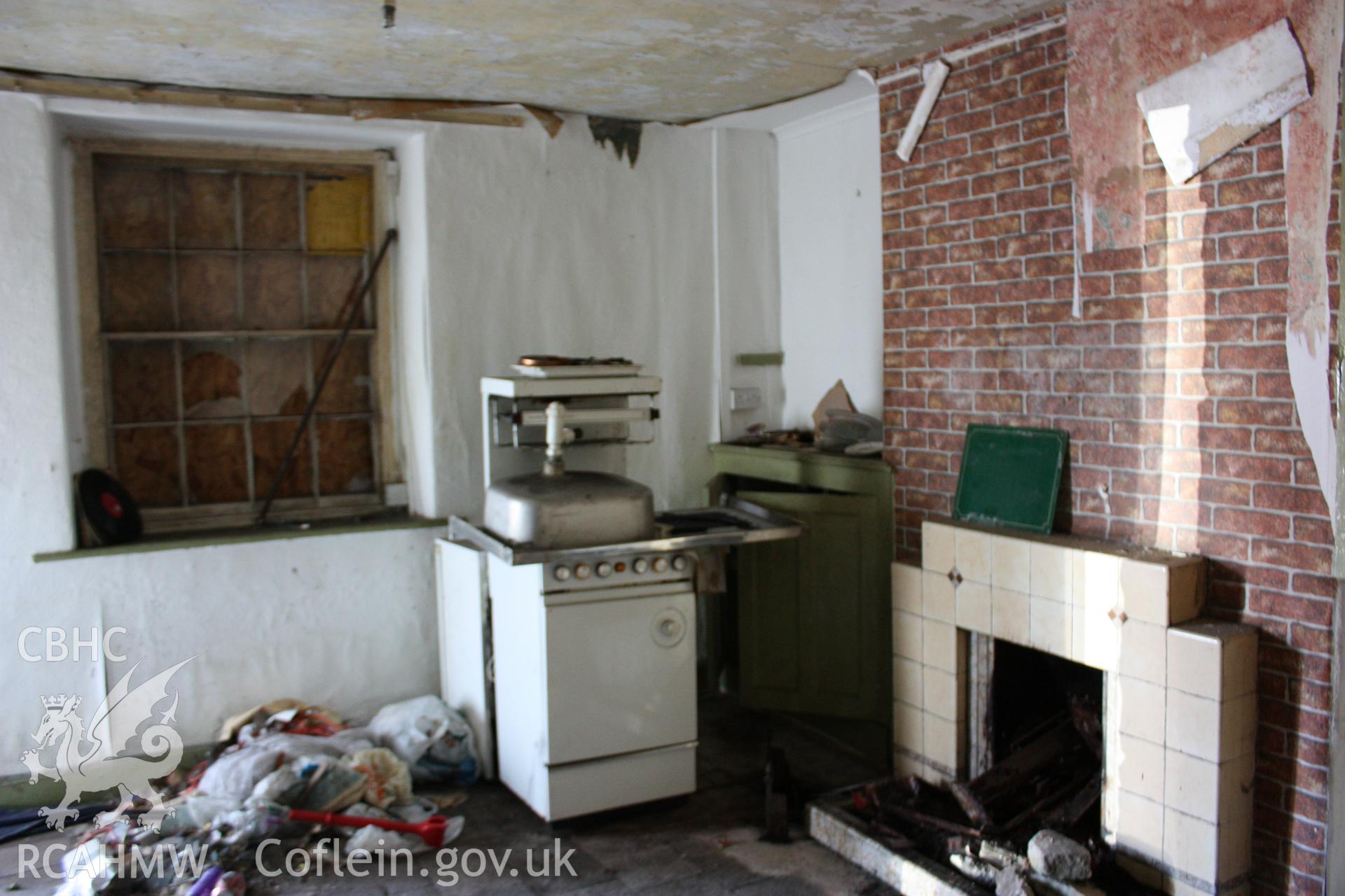Plas Penyddeuglawdd, Pendyffryn Road, 37 - 39, interior, front room no. 37, window to west wall.