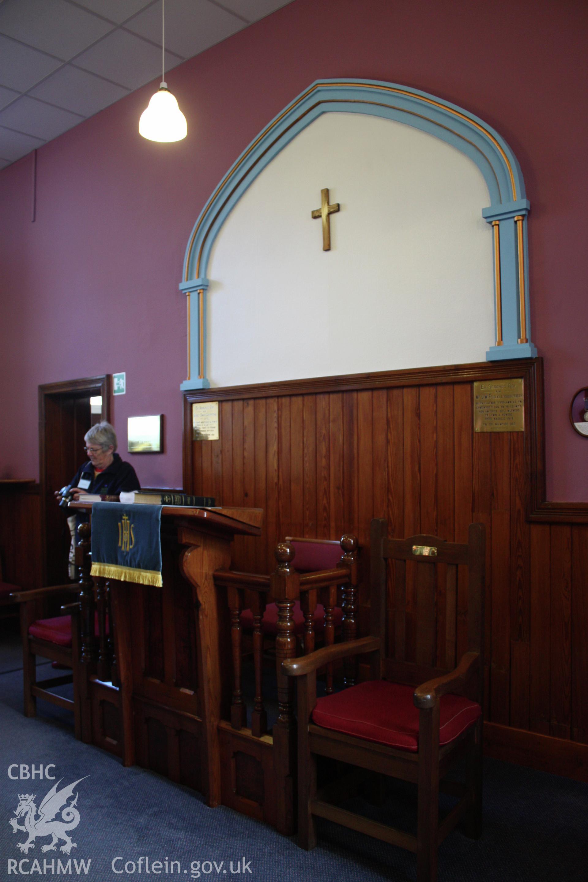 Internal, pulpit