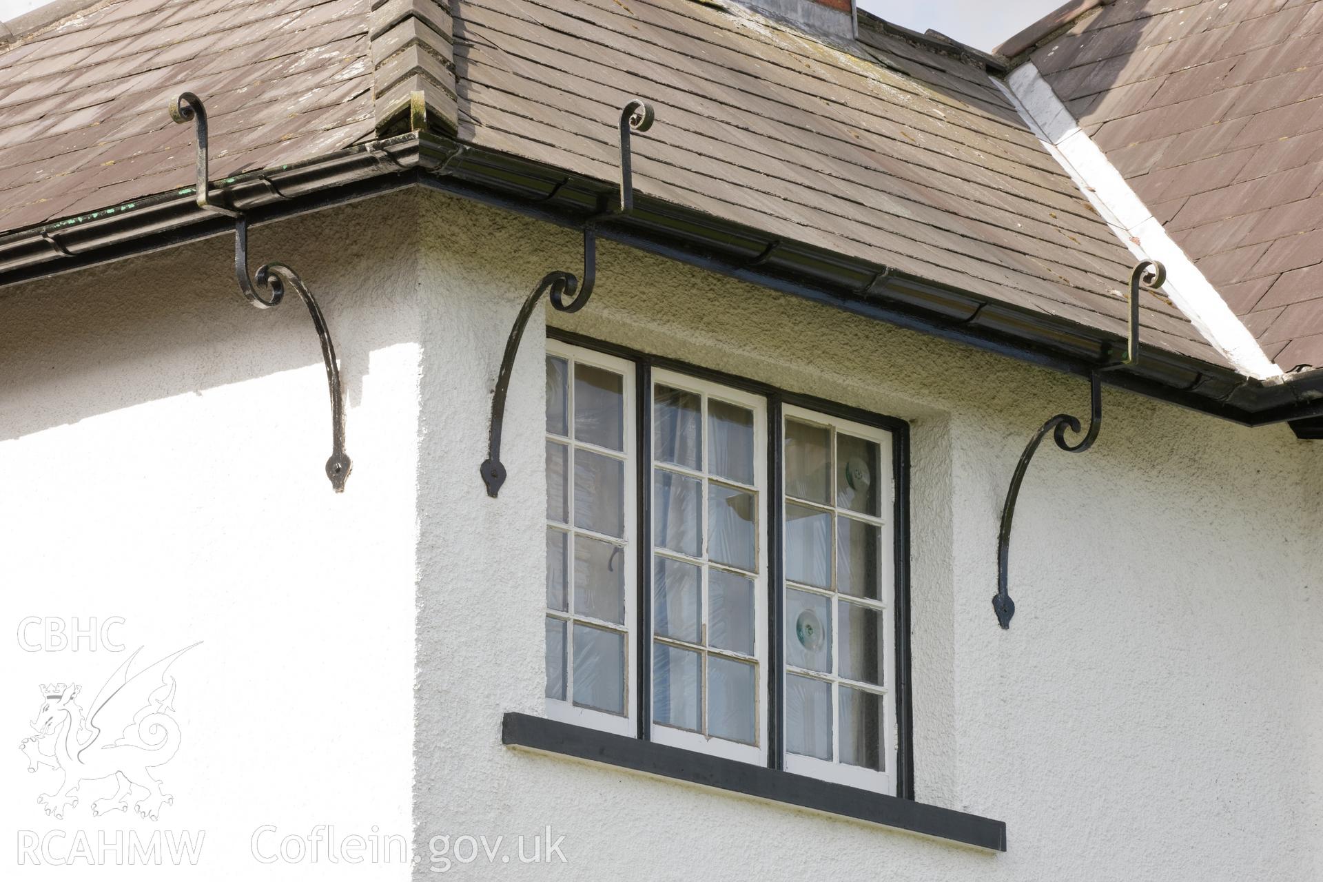 Eaves detail.