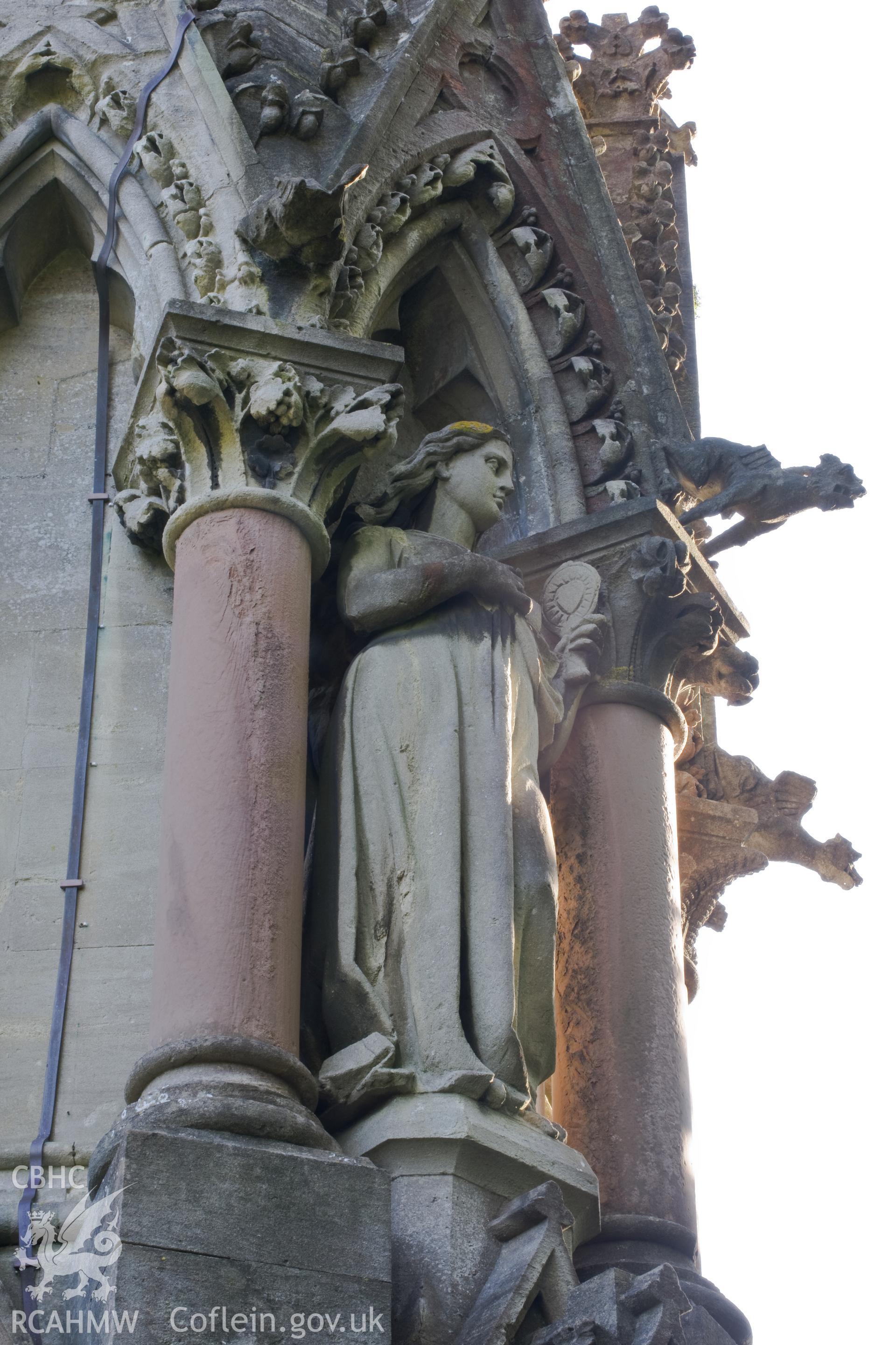 Statue.