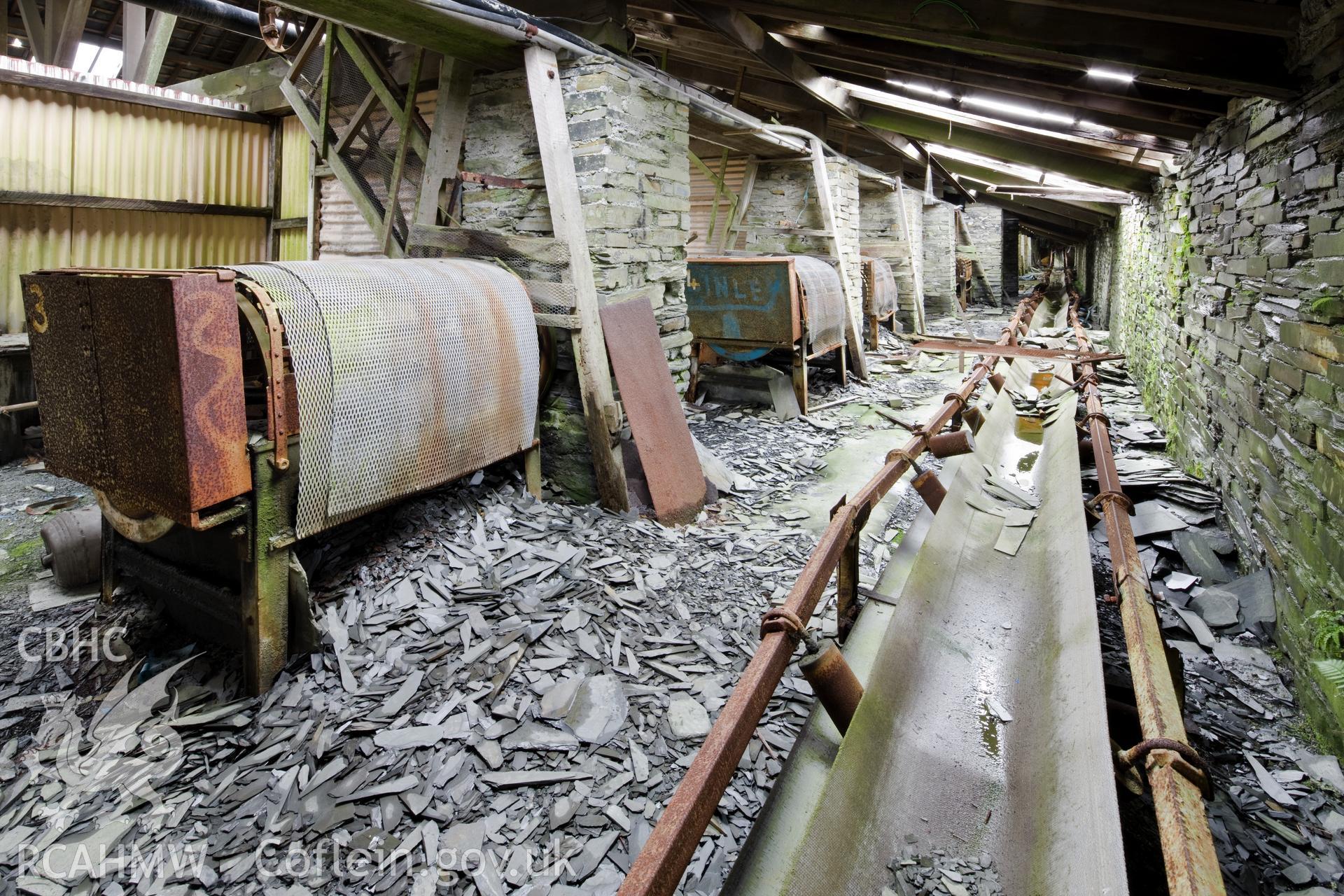 Dressing machines and waste conveyors, Mill 3.