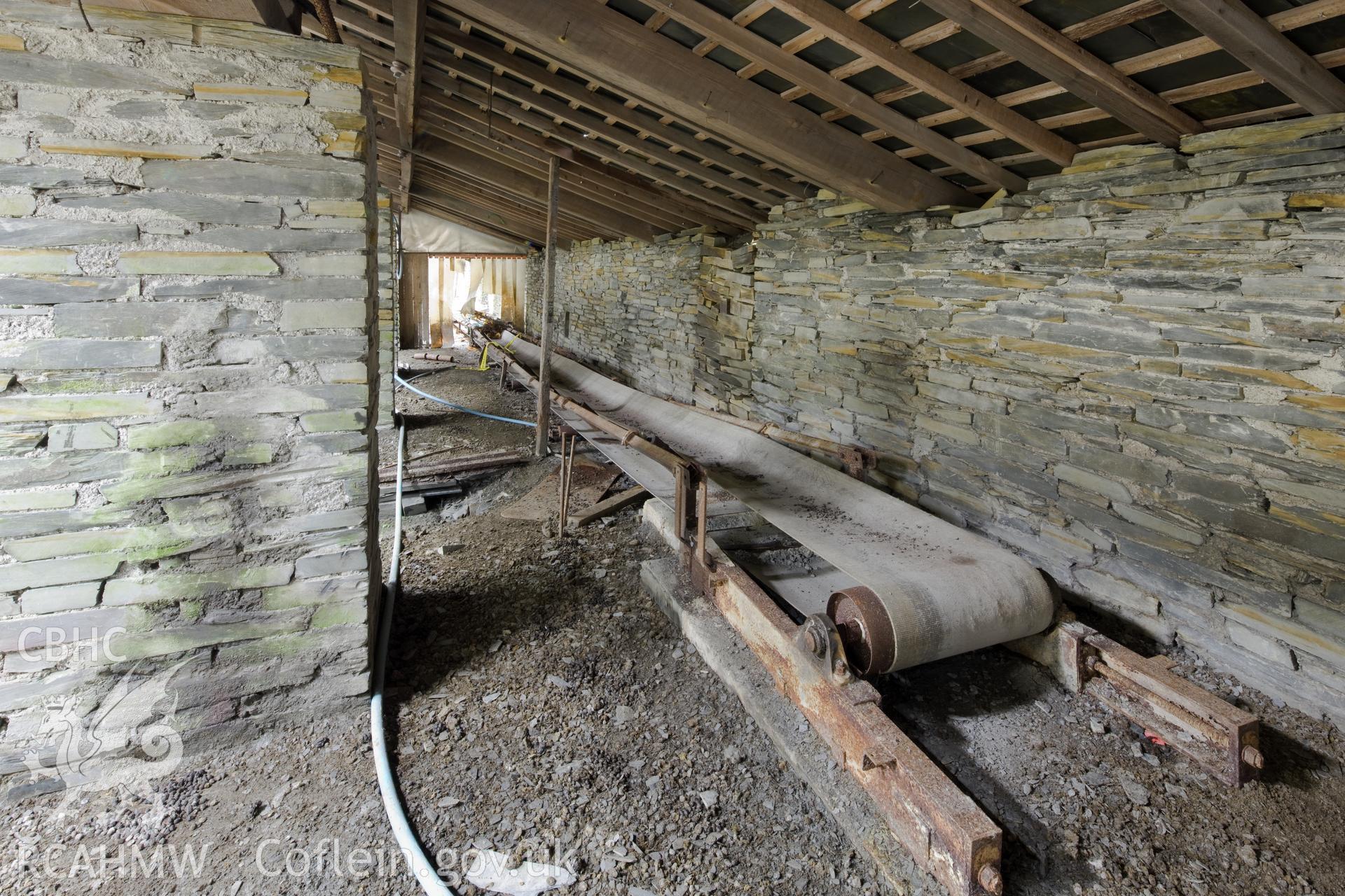 Conveyor belt to carry waste from dressing machines, Mill 3.