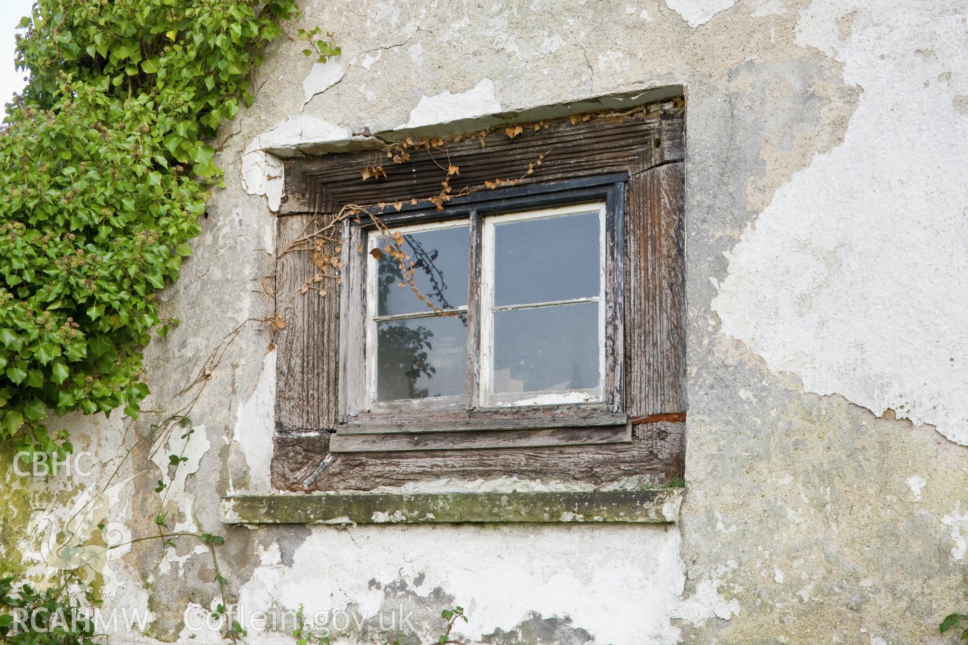 Richly moulded rear window.