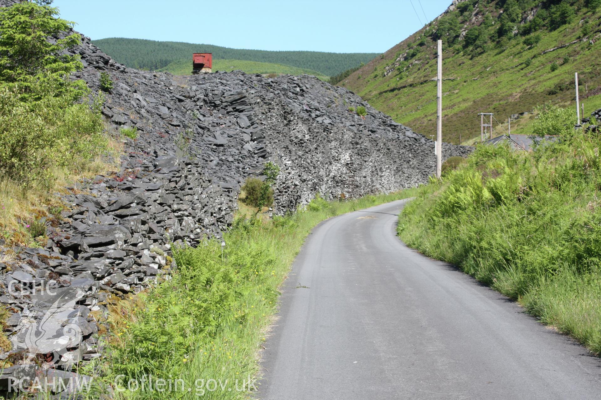 Aberllefenni Slate Quarry  Slate waste retaining wall by side of road up to Blue Cottages.