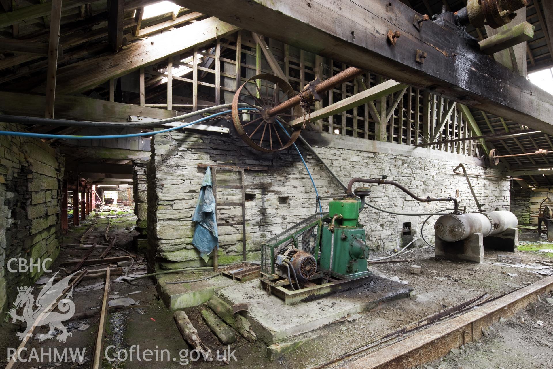 Compressor, and compressed air cylinder, Mill 2.