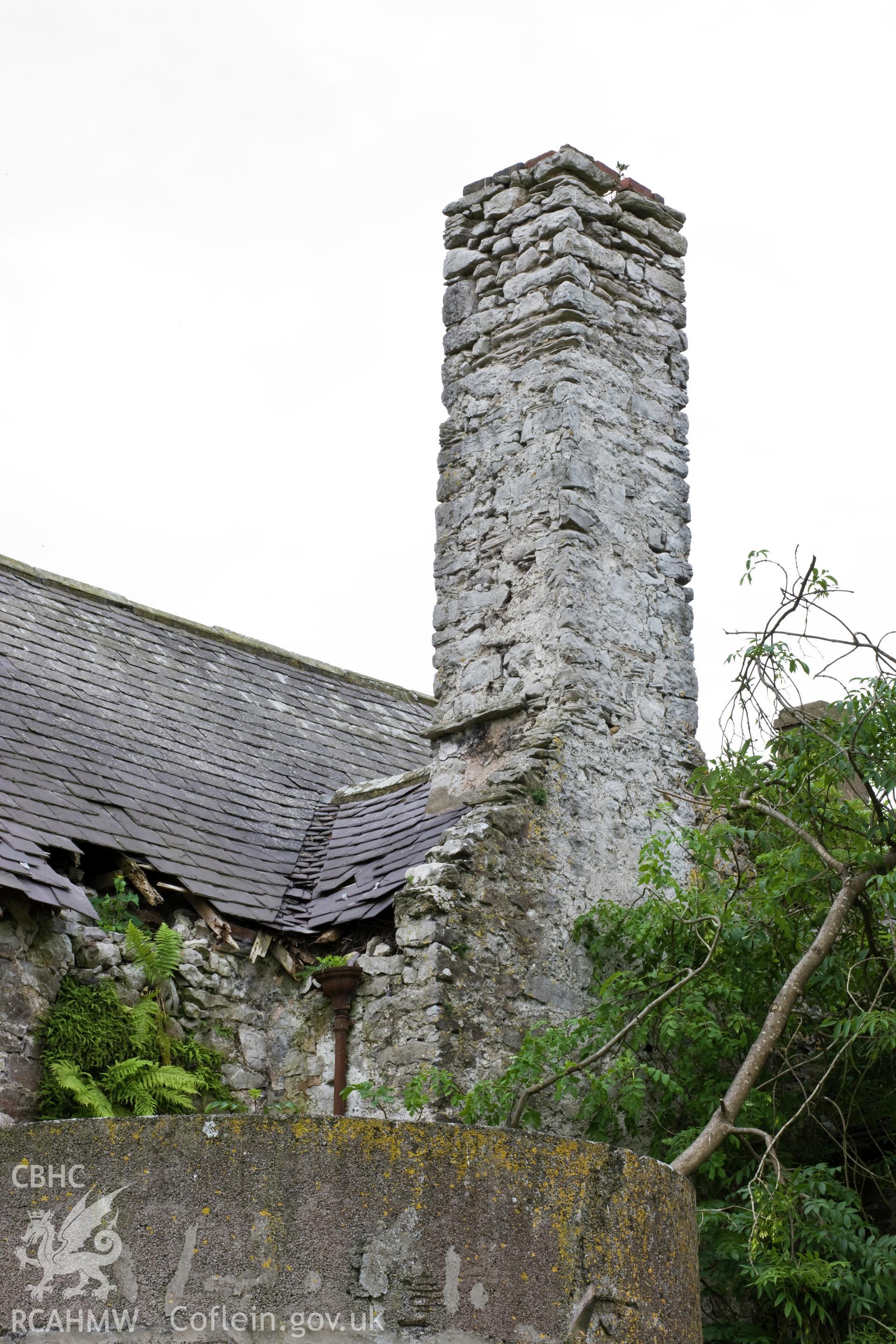 Rear chimney.