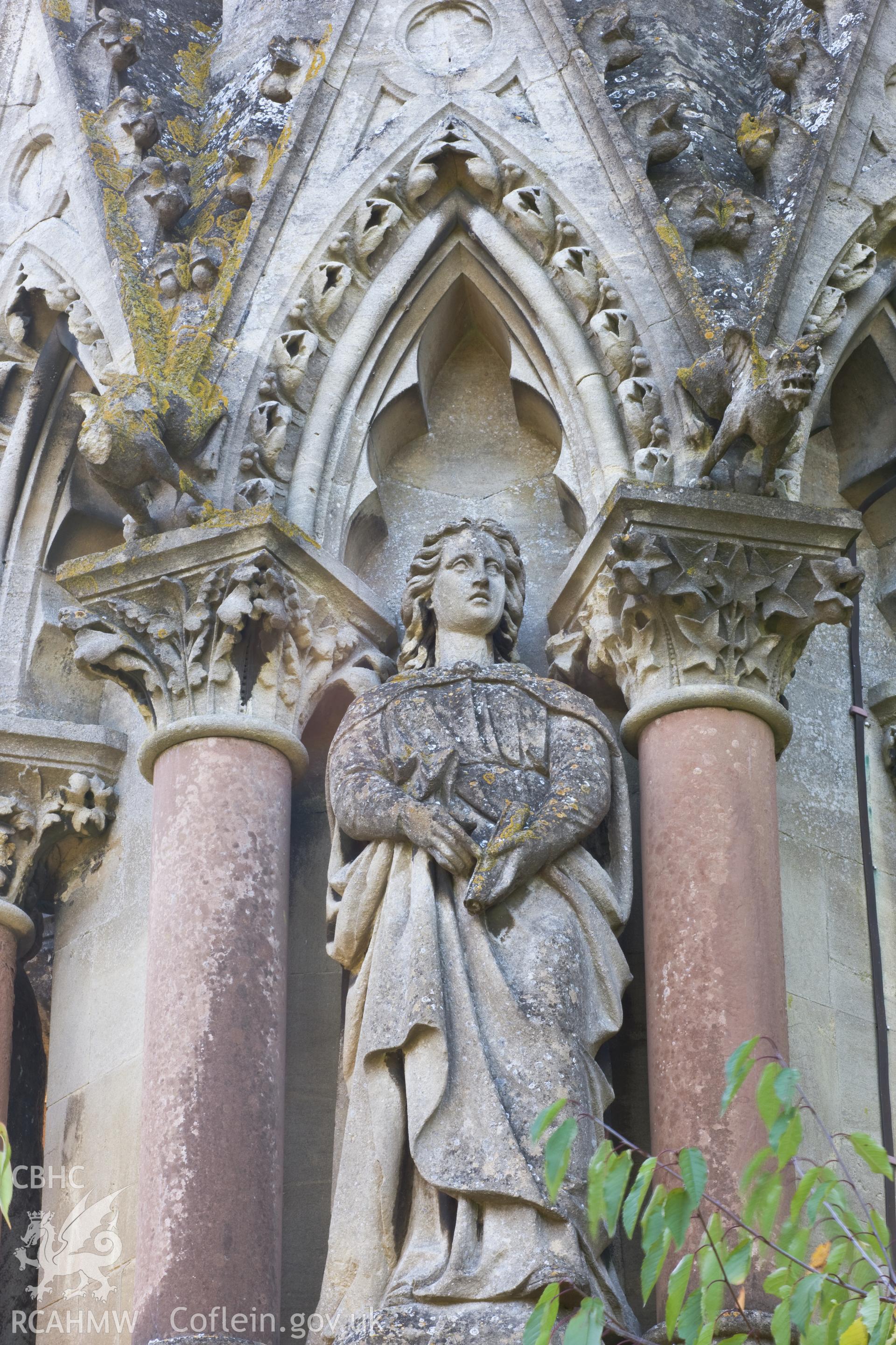 Statue.
