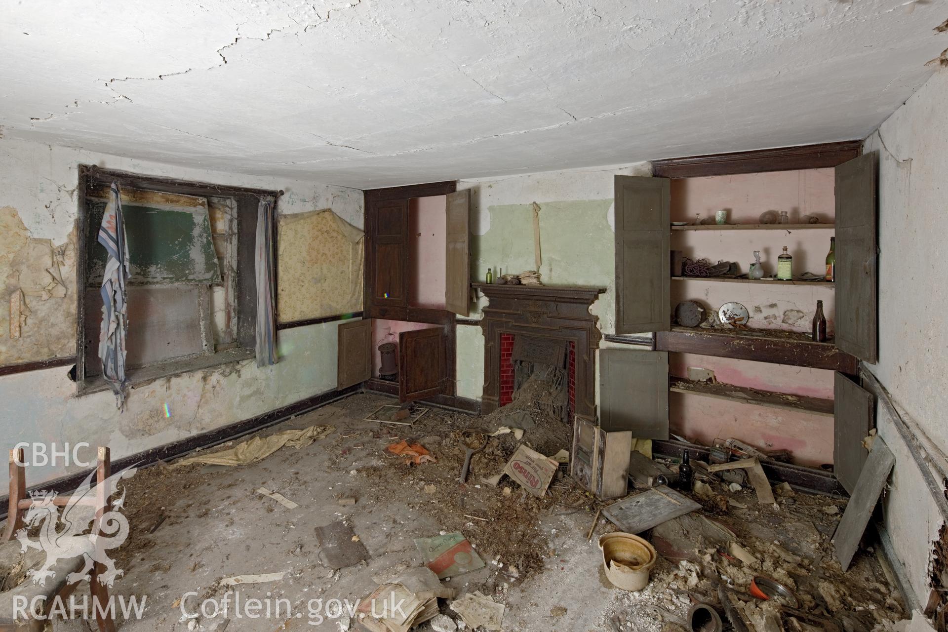 Rear sitting room.