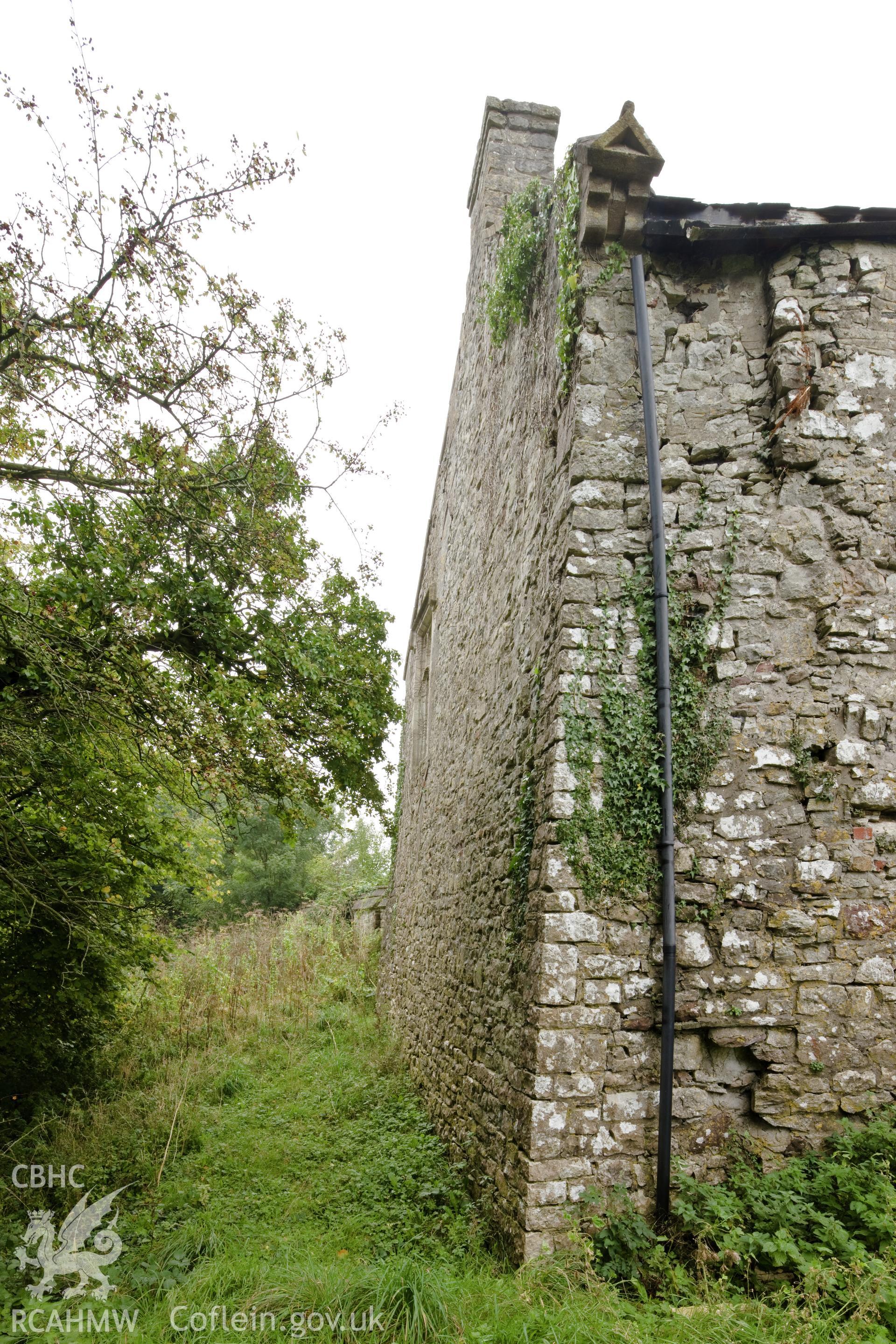 Oblique view of north facade.