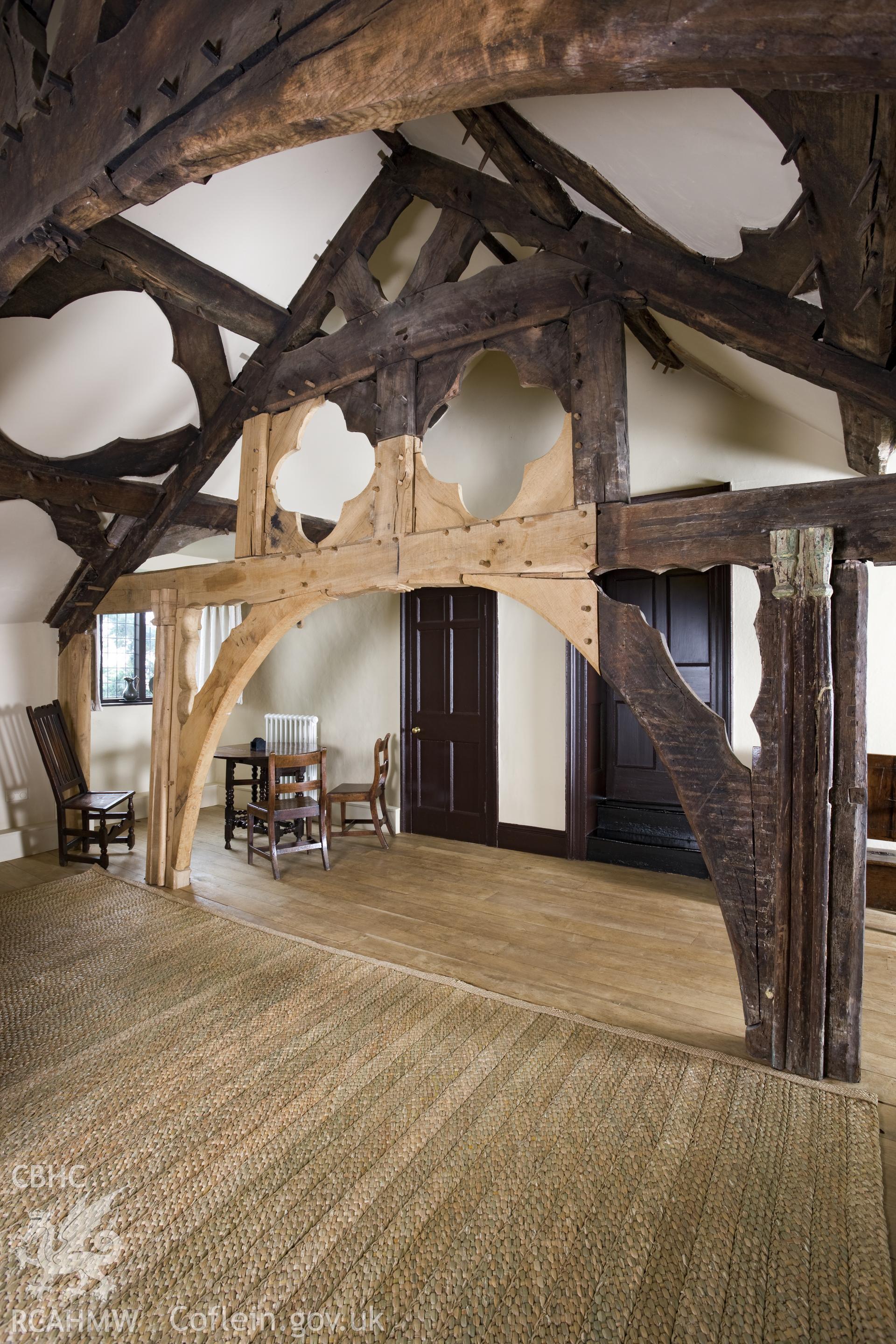 First floor with exposed decorated trusses (vertical).