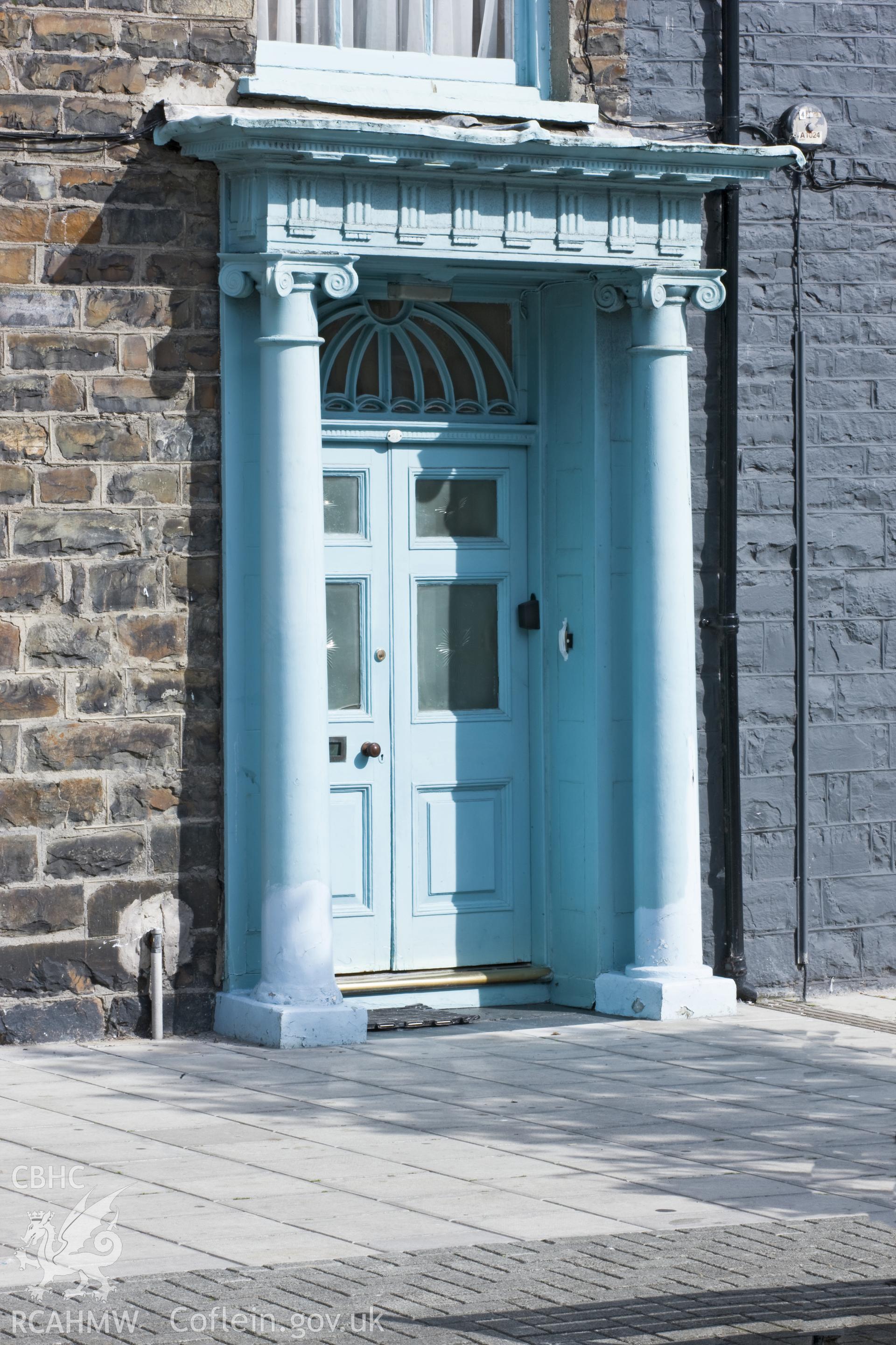 (24) Doorcase.
