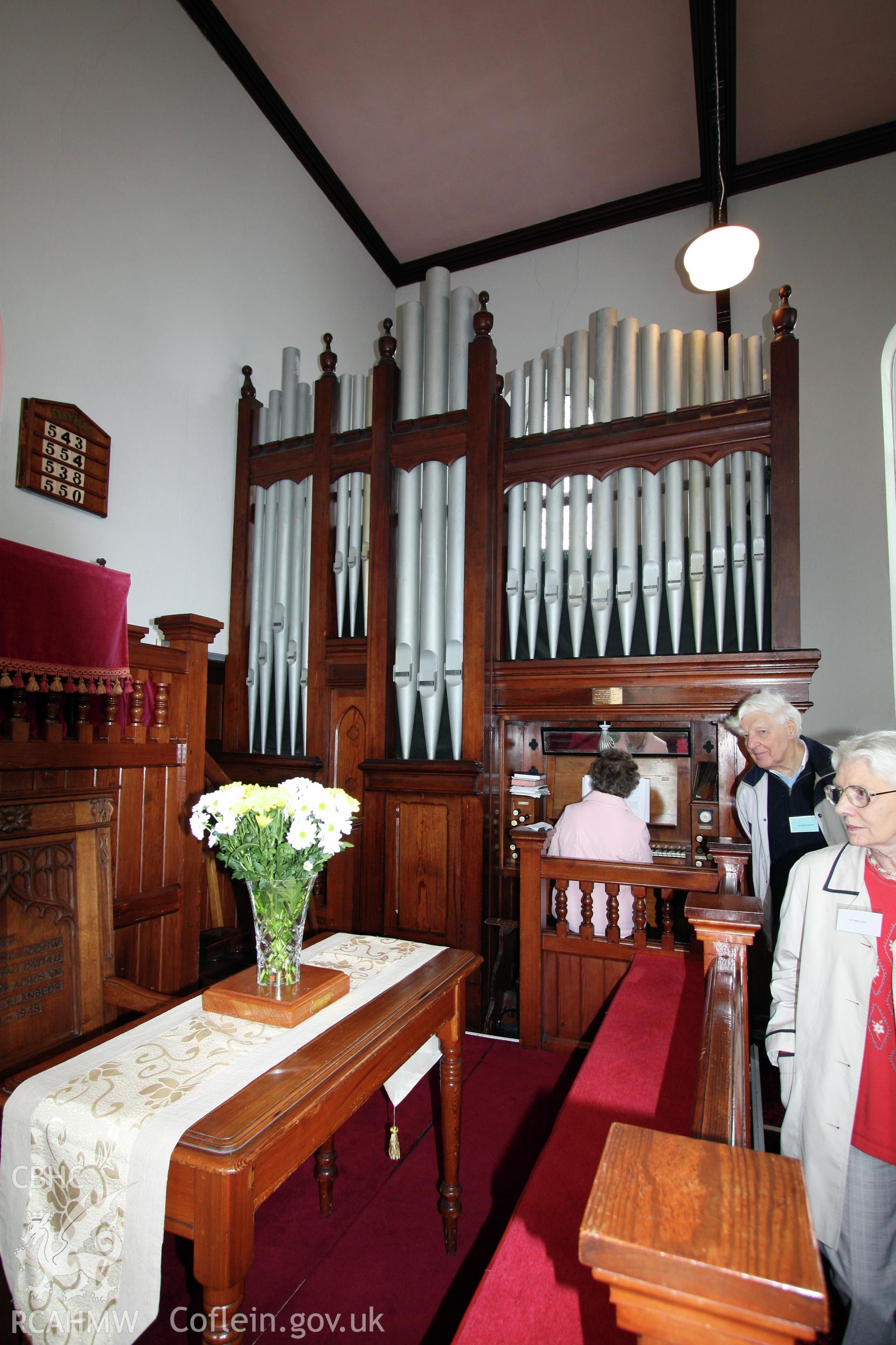 Noddfa Welsh Baptist Church, detail of pipe organ.