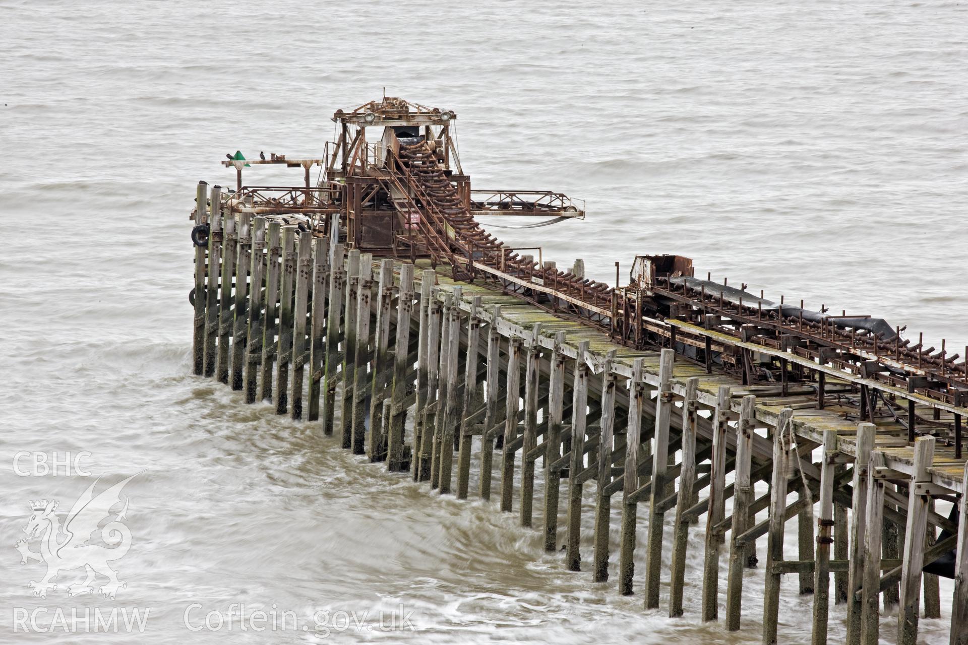 Jetty conveyor transfer booms.