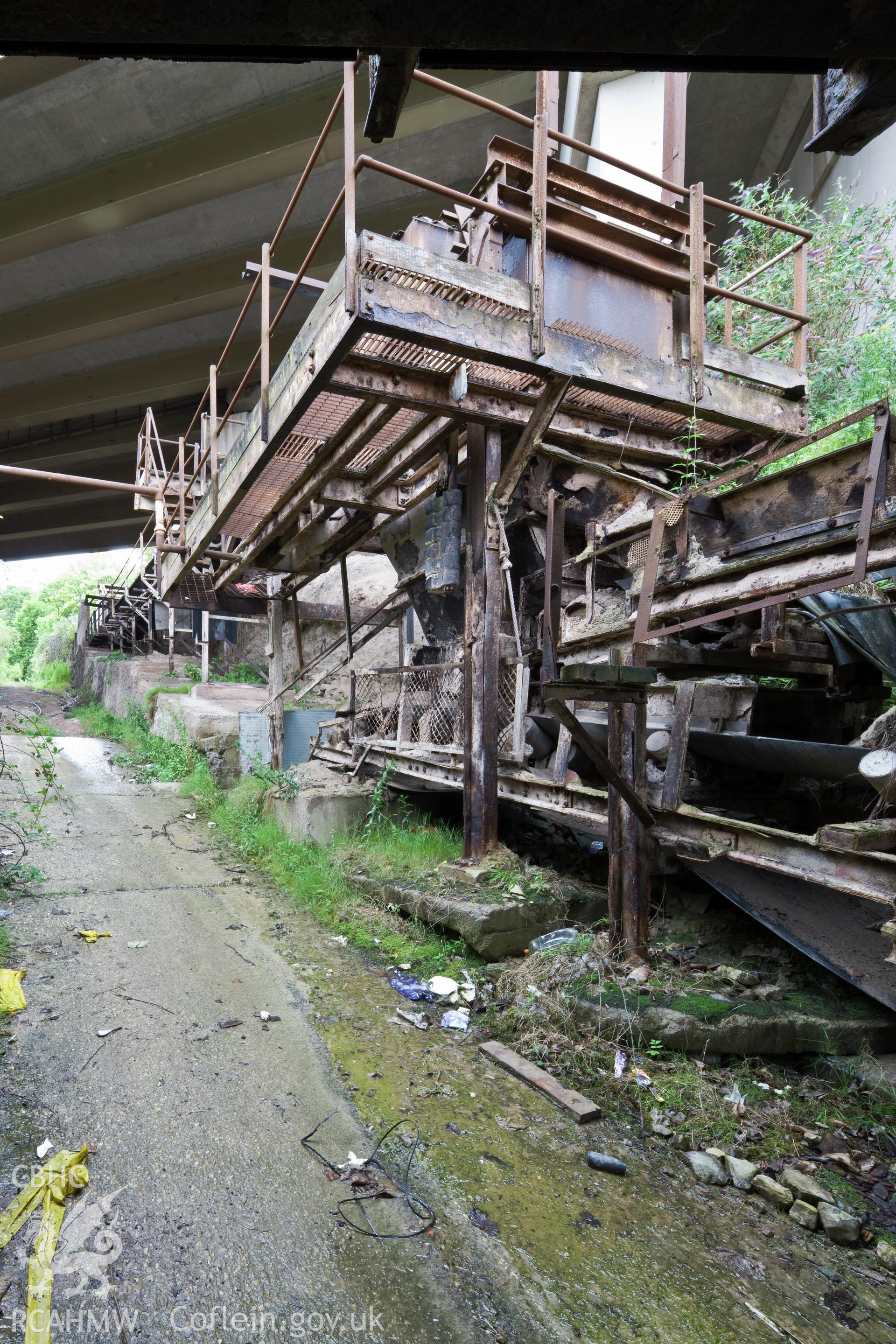 Conveyor run to silo.