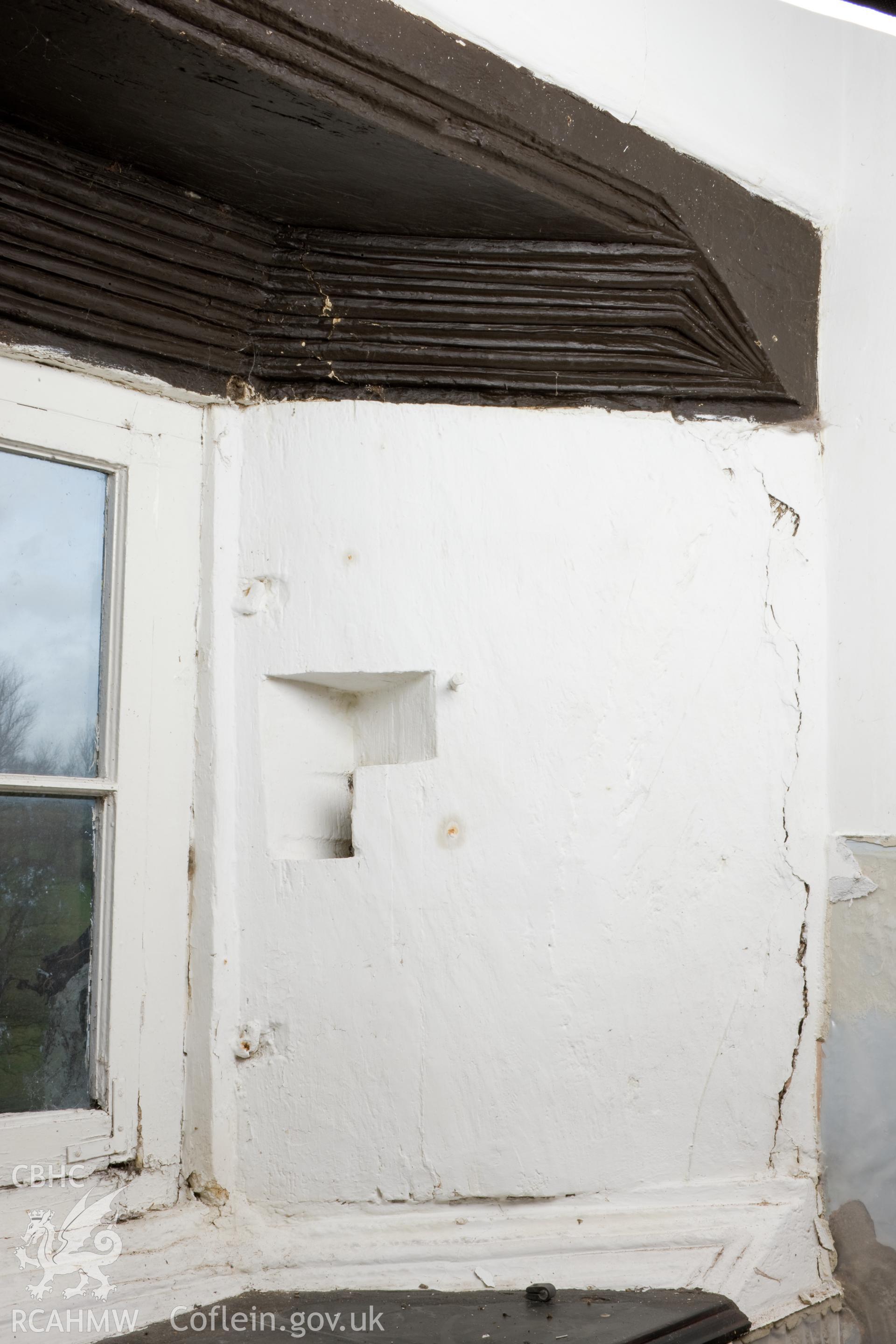 Carved moulding on interior of parlour window.