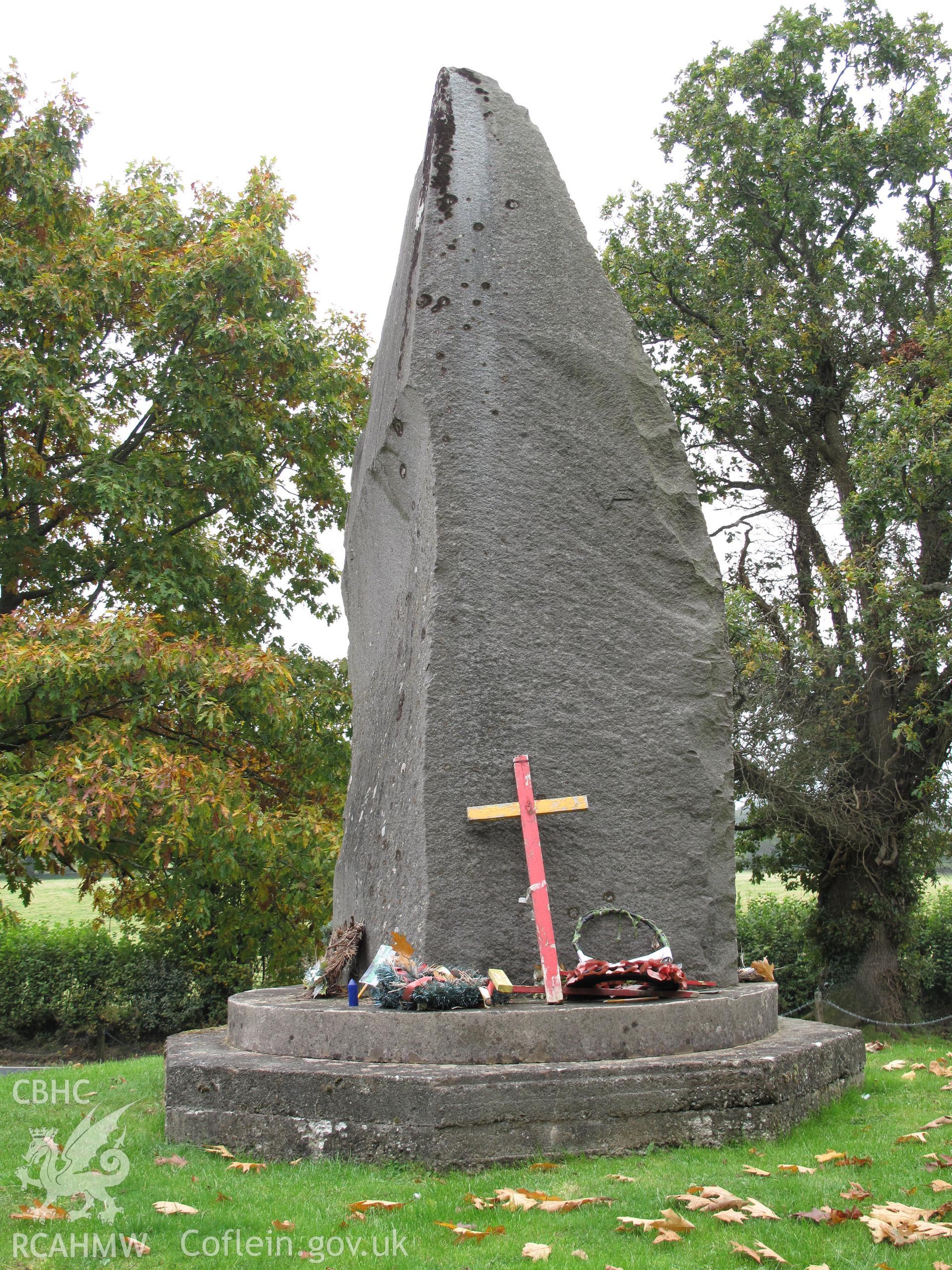 Llywelyn Monument, Cilmeri, from the south, taken by Brian Malaws on 07 October 2010.