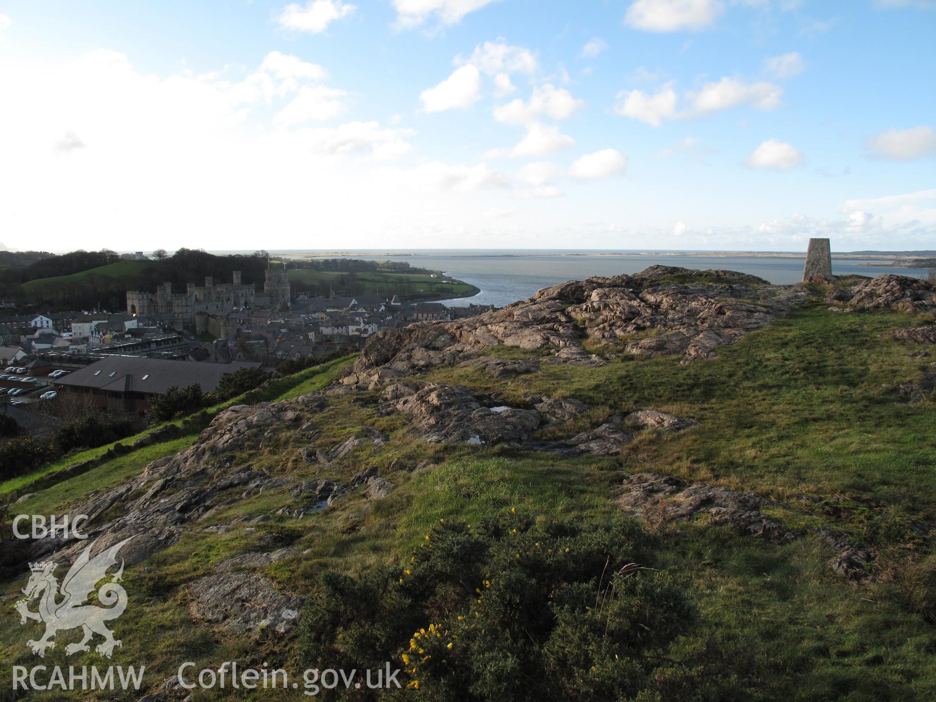 View of Twthill and Caernarfon Castle from the northeast, taken by Brian Malaws on 21 December 2009.
