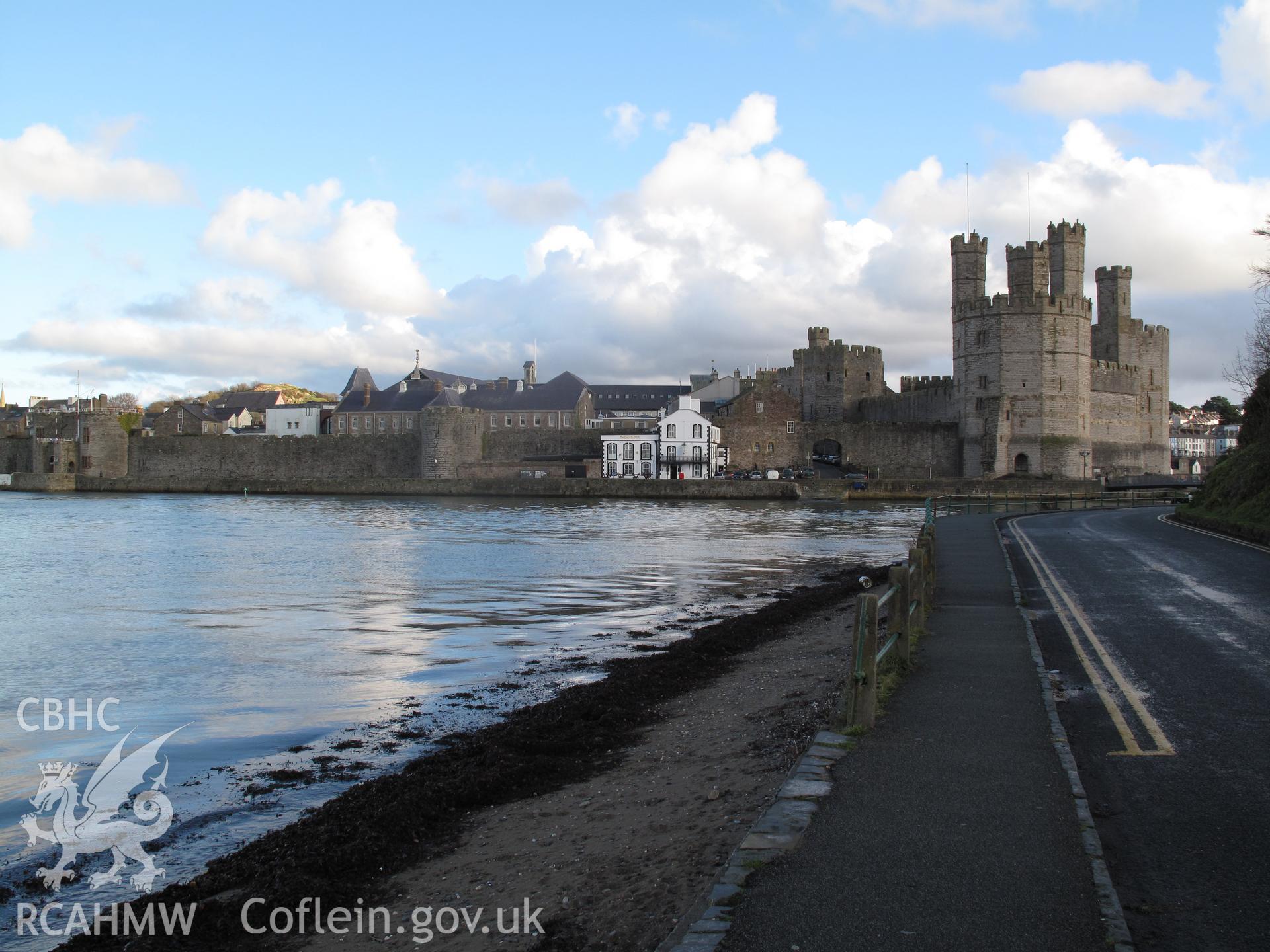 View of Twthill and Caernarfon Castle from the southwest, taken by Brian Malaws on 21 December 2009.