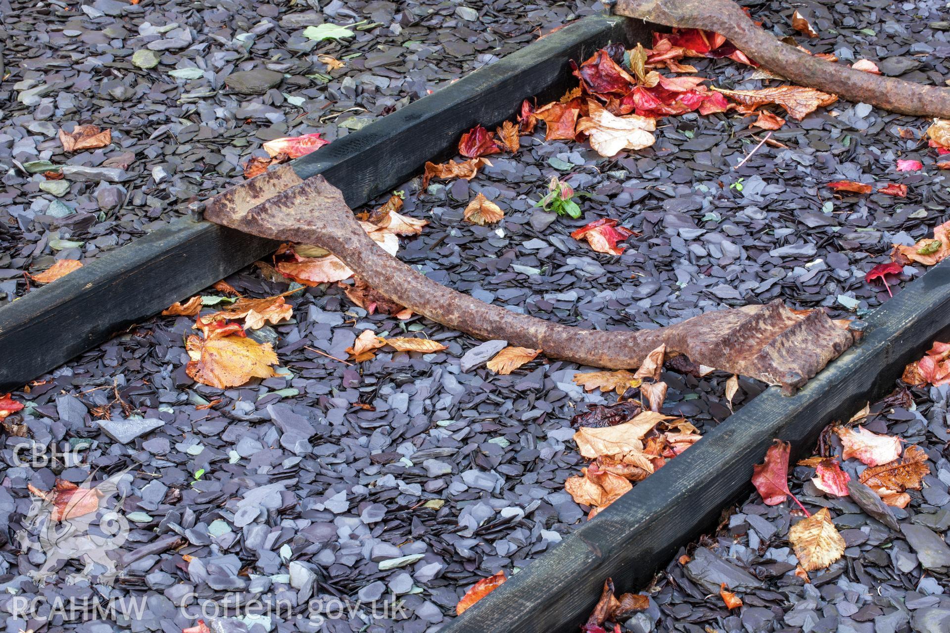 Detail of metal lay-on sleepers, mounted on wood "rails"