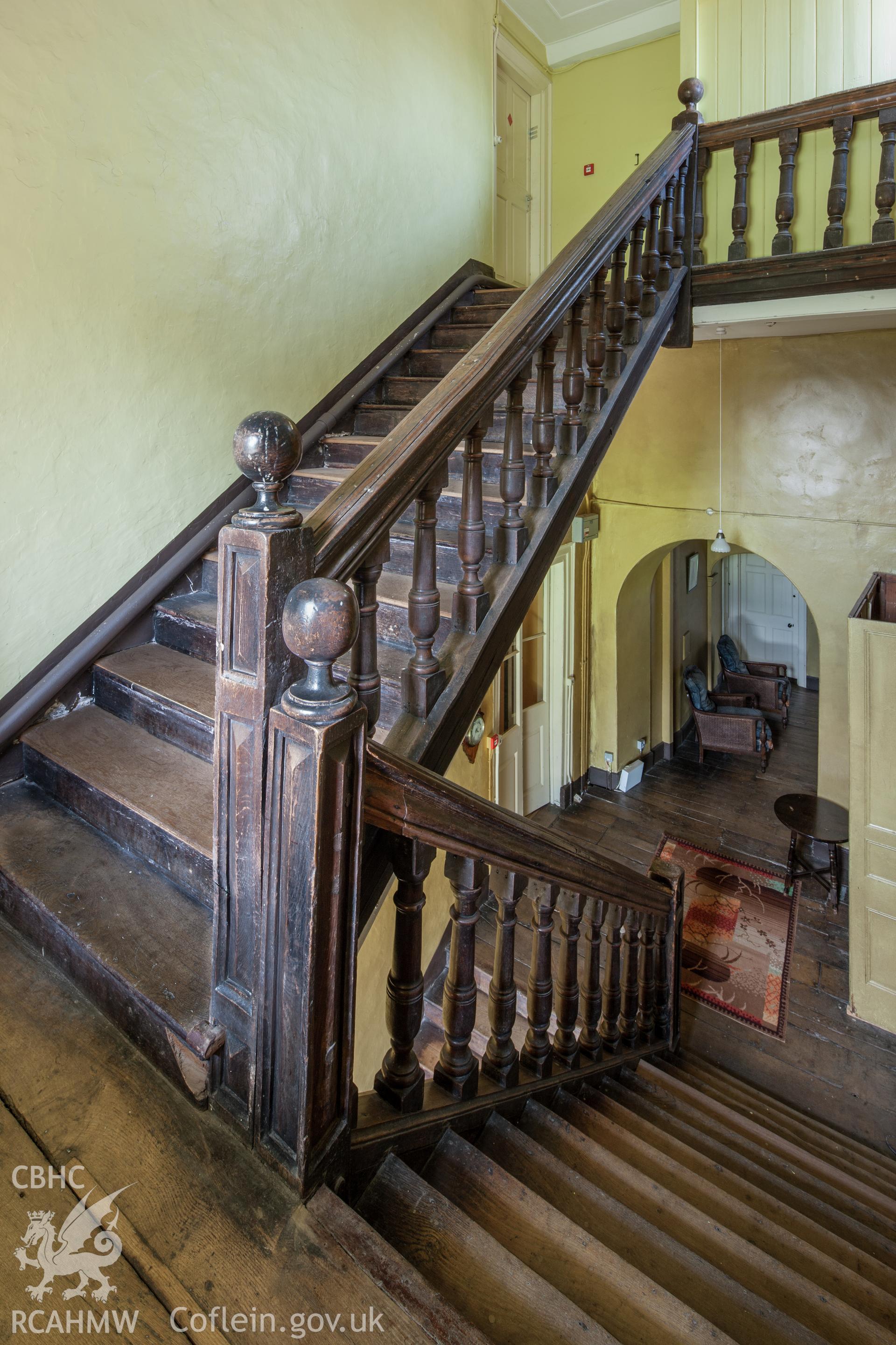 Secondary staircase